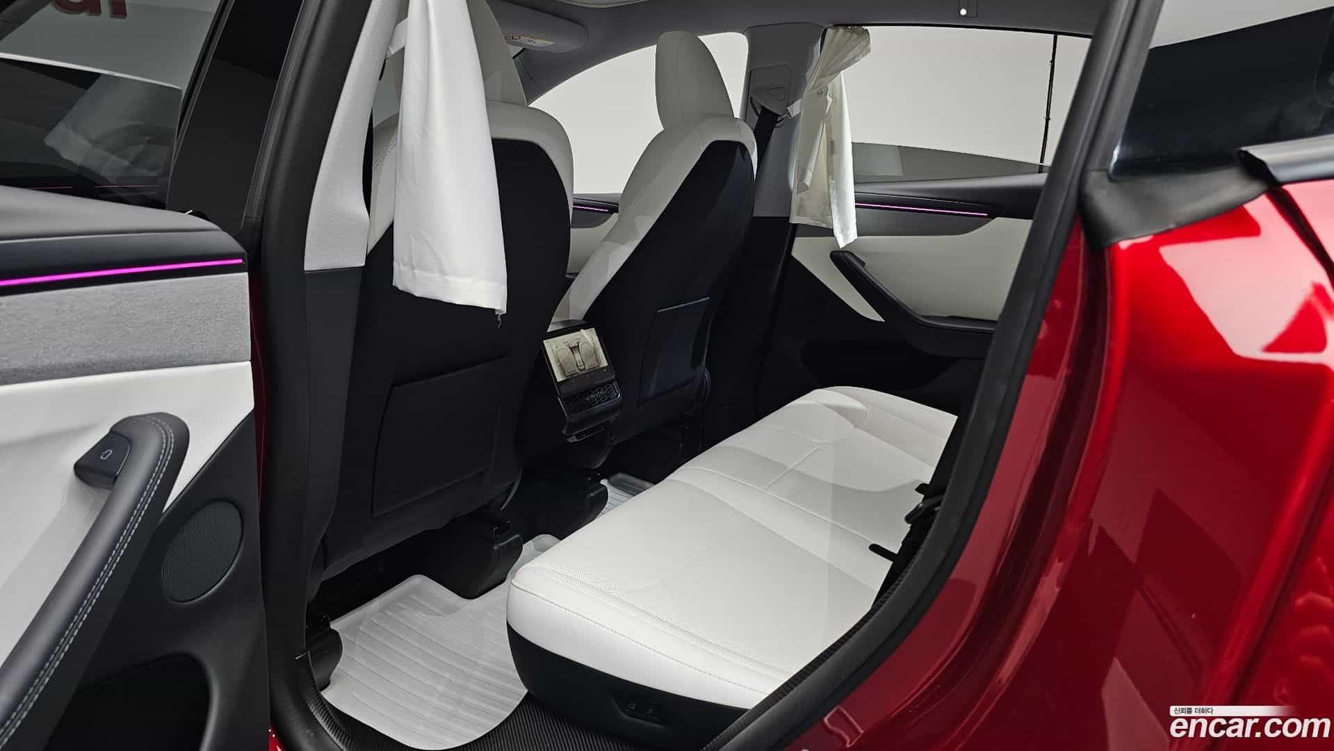 Model Y Tesla 2025.11-INNER-036