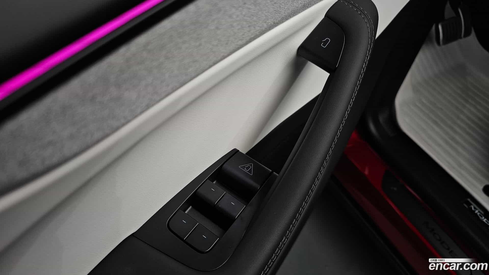 Model Y Tesla 2025.11-OPTION-040