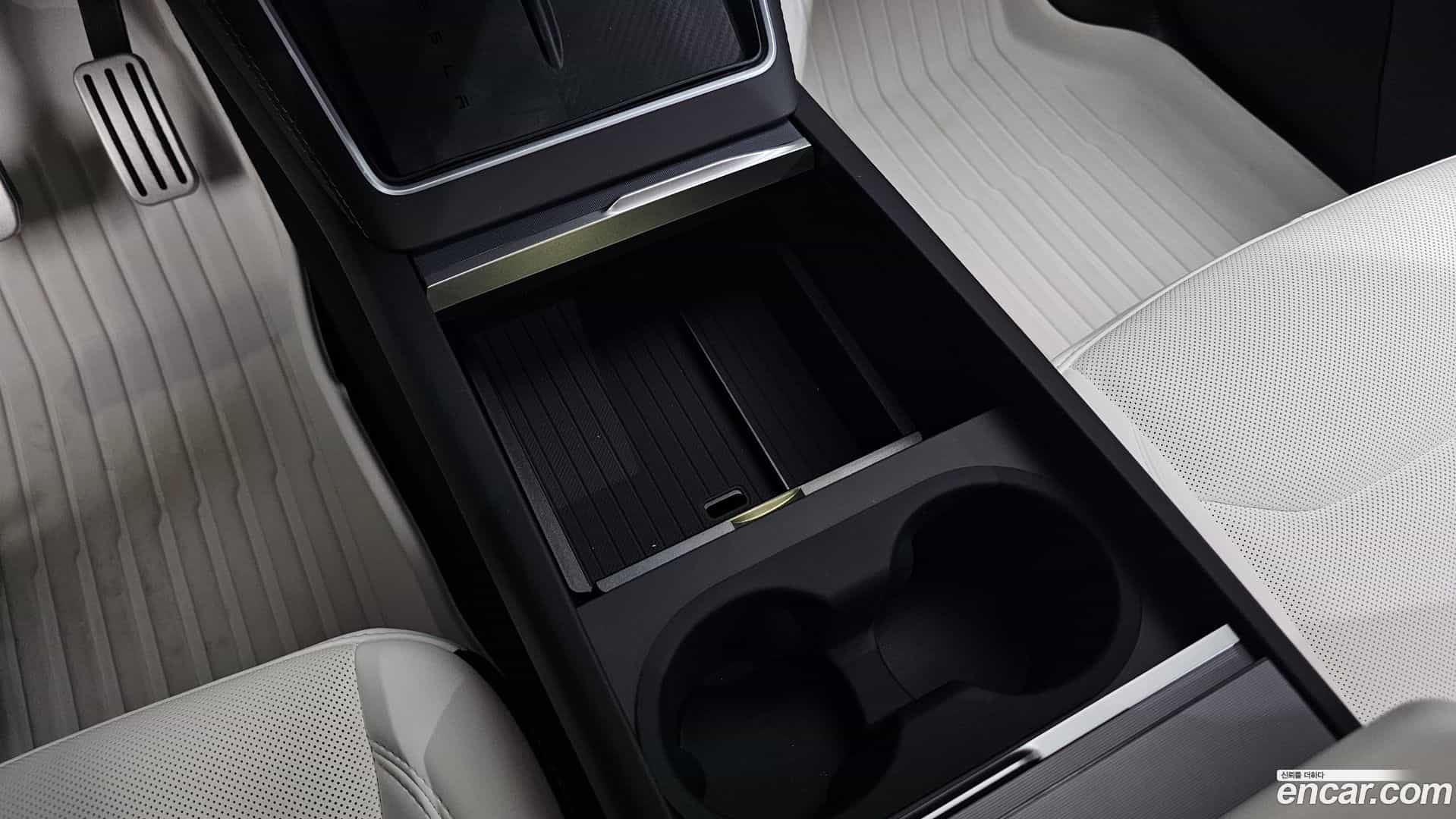 Model Y Tesla 2025.11-OPTION-041