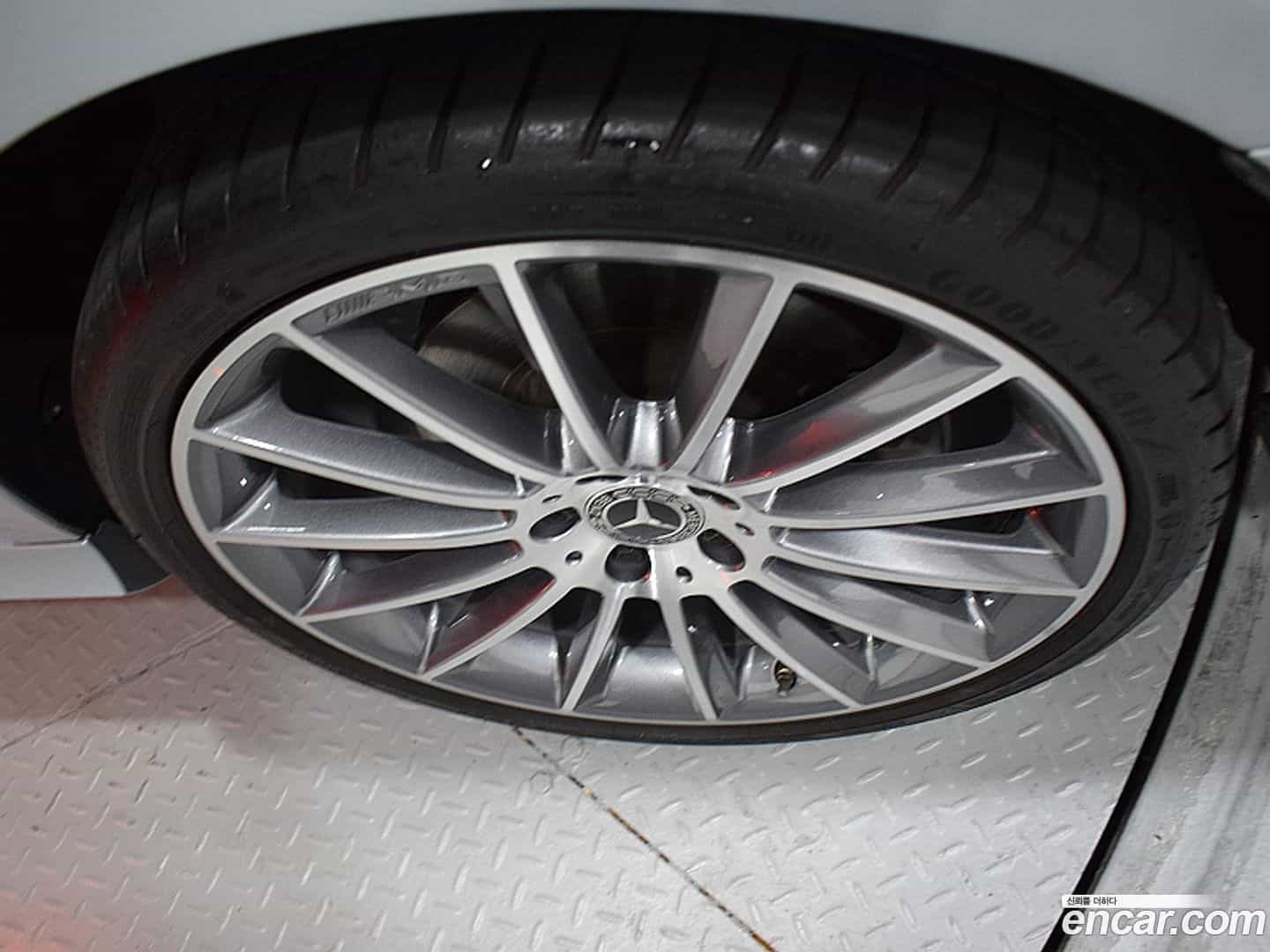 E-Class Mercedes-Benz 2022.5-OPTION-022