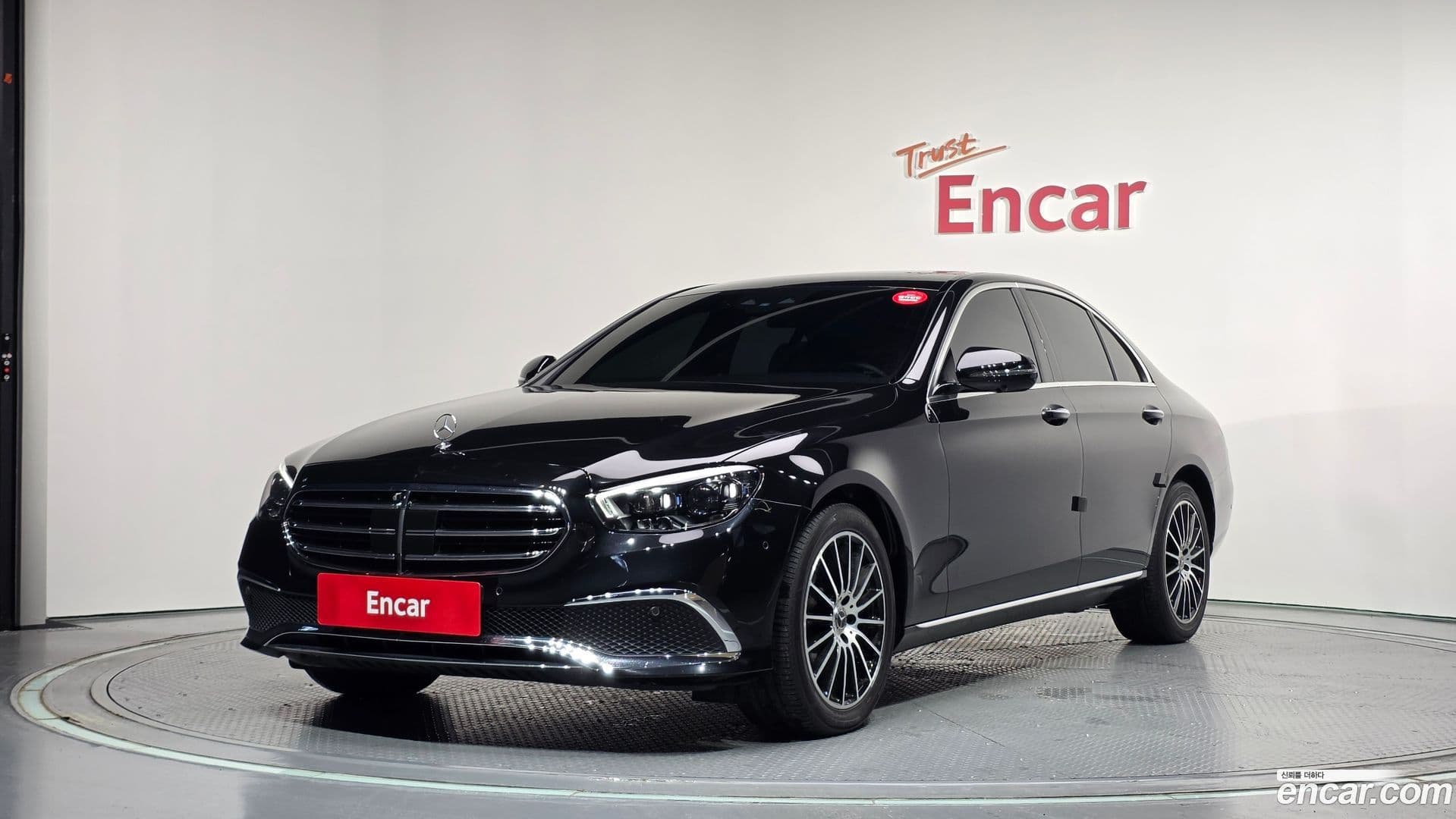 Main__Slider__Photo:E-Class Mercedes-Benz 2022.3-0