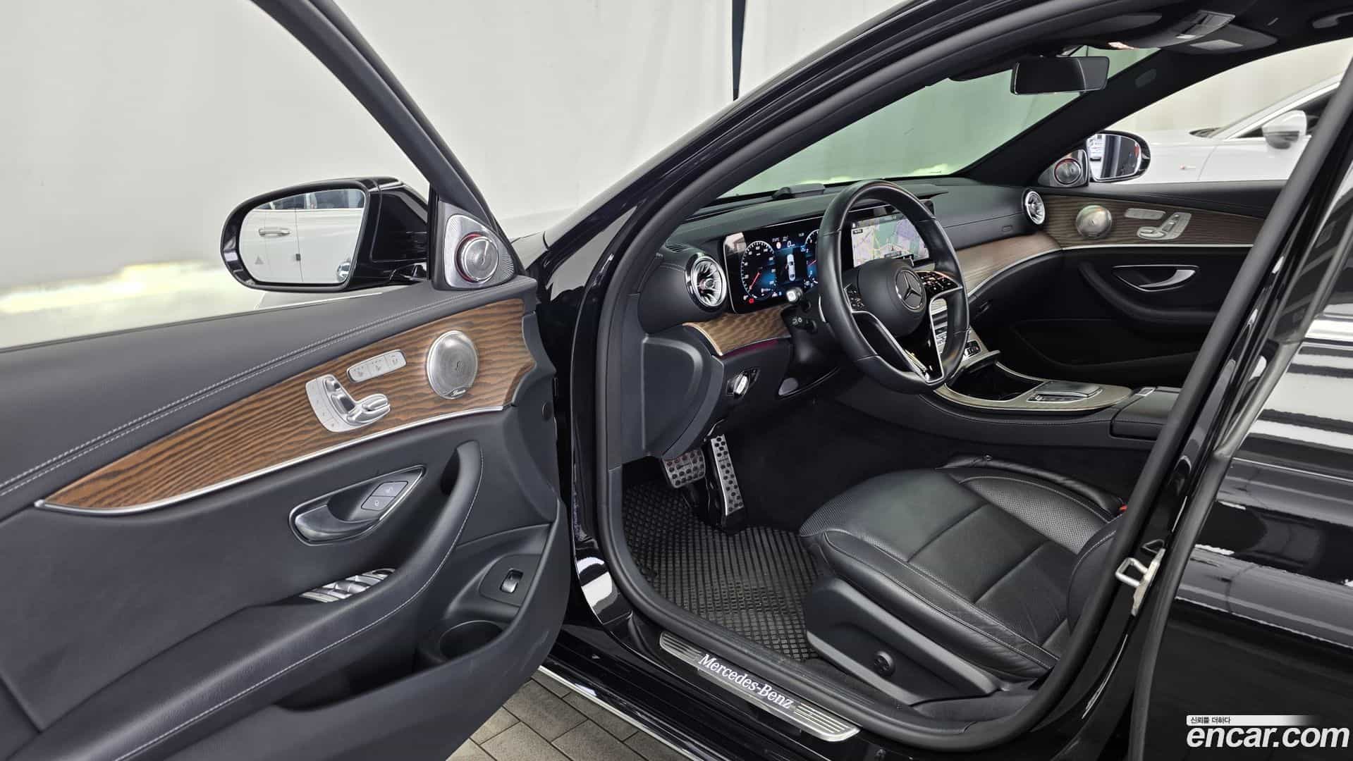 E-Class Mercedes-Benz 2022.3-INNER-010