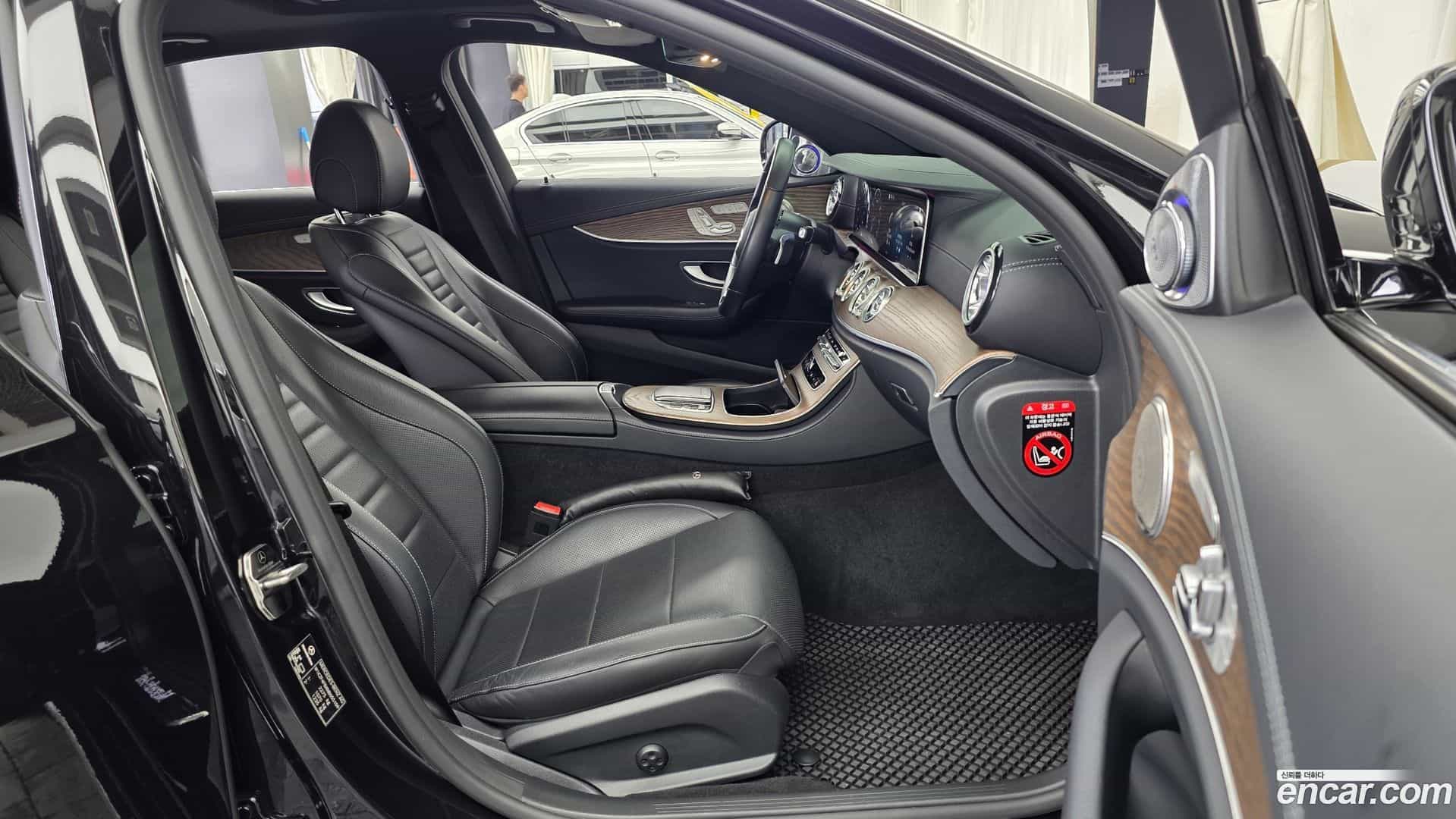 E-Class Mercedes-Benz 2022.3-OPTION-015