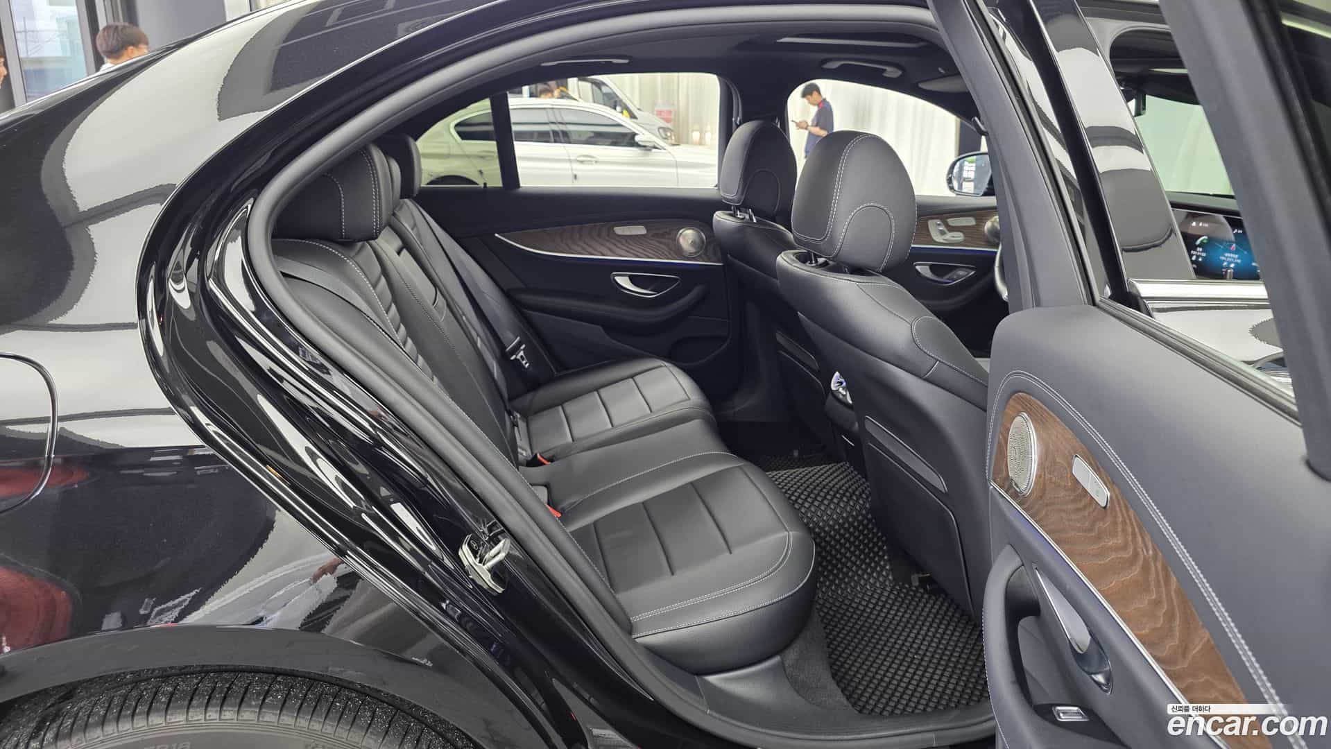E-Class Mercedes-Benz 2022.3-OPTION-016