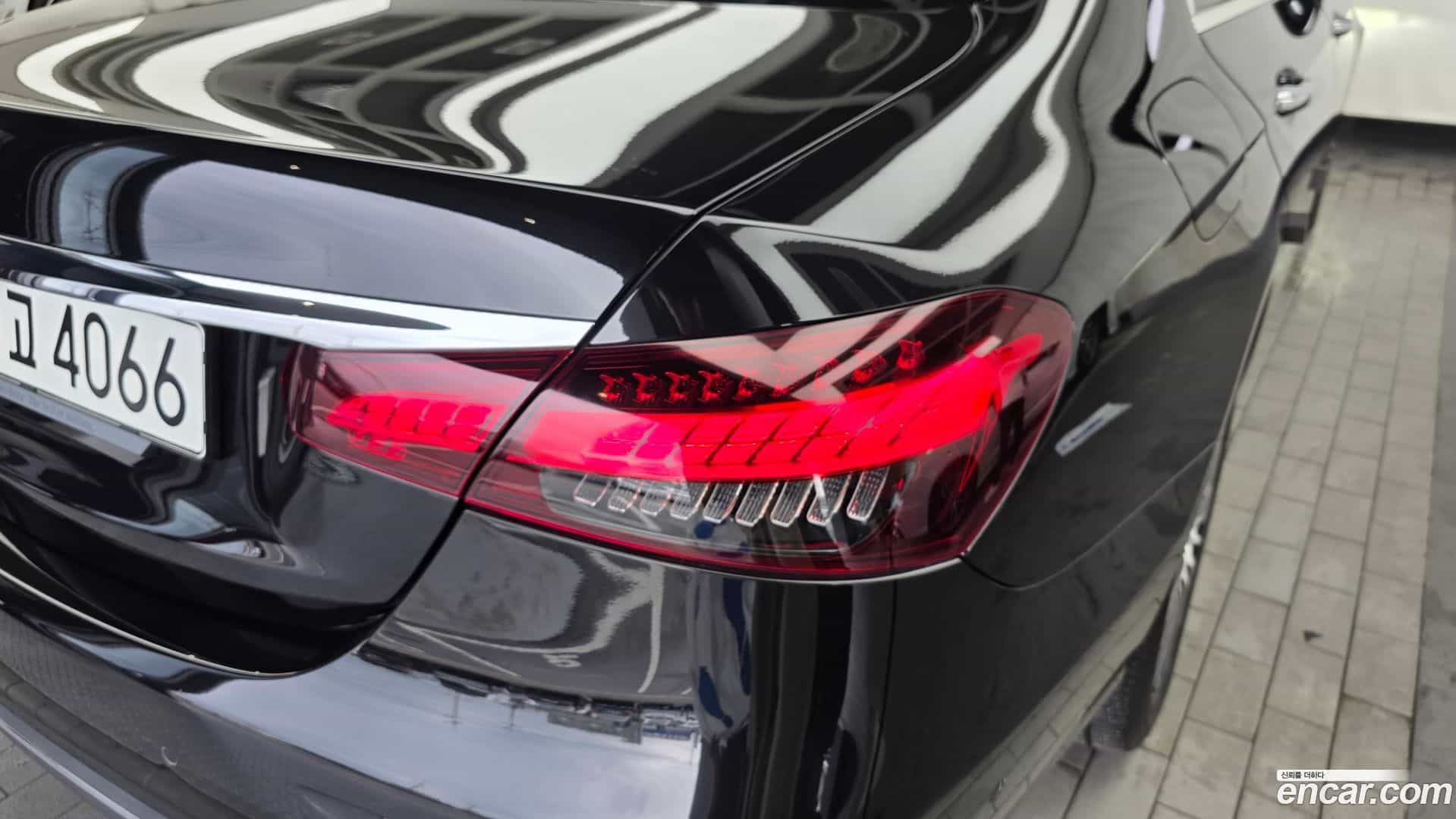 E-Class Mercedes-Benz 2022.3-OUTER-033