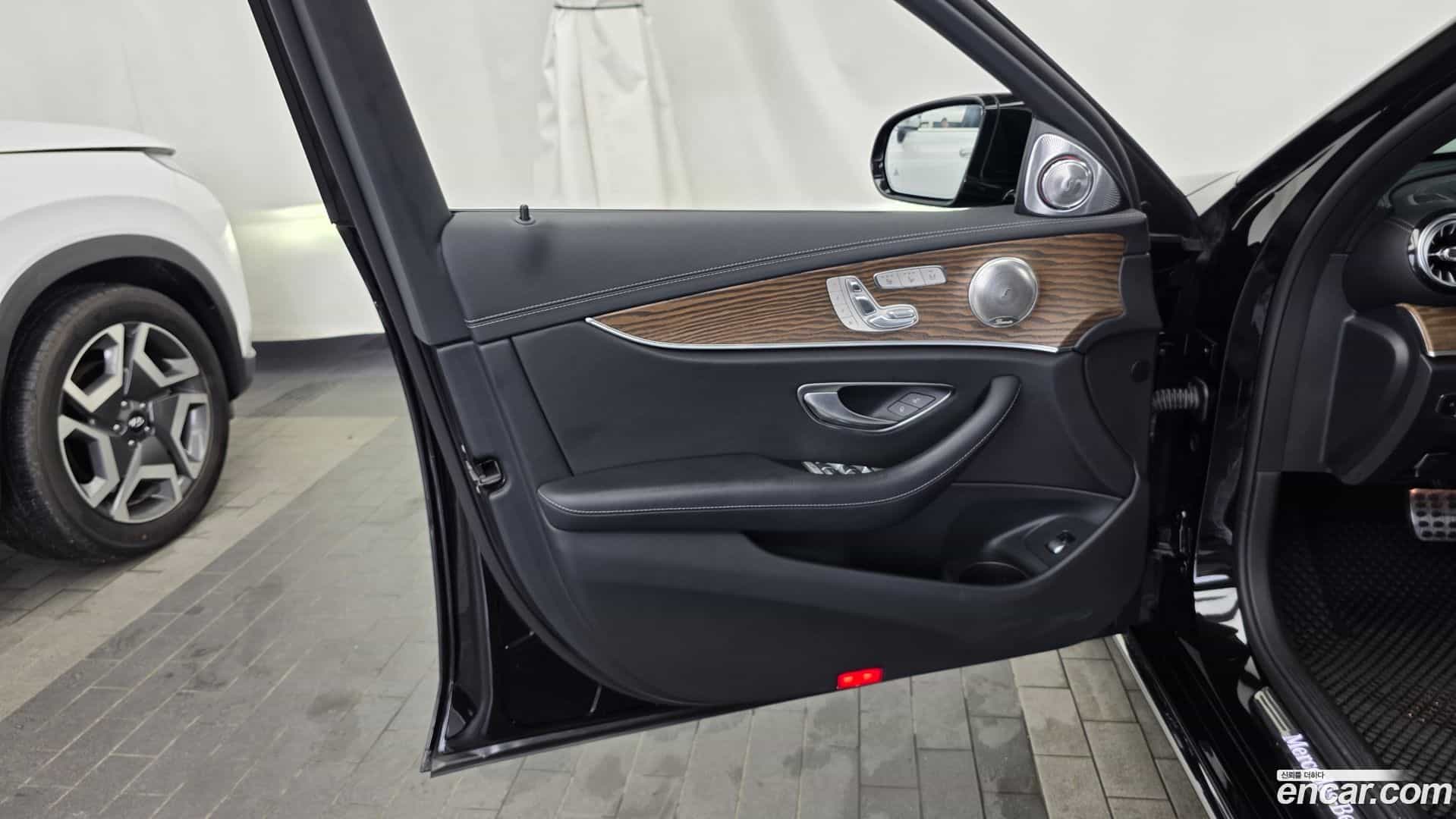 E-Class Mercedes-Benz 2022.3-INNER-034