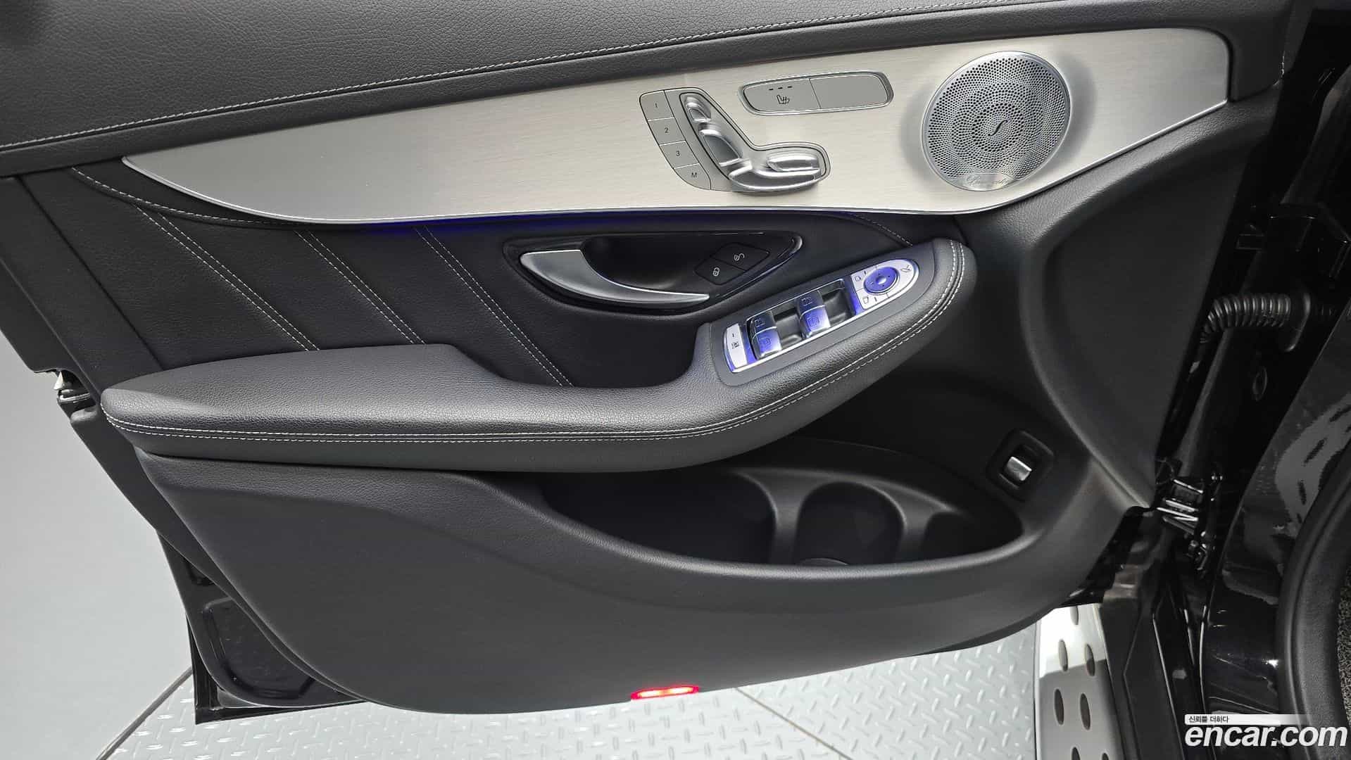 GLC-Class Mercedes-Benz 2020.6-INNER-034