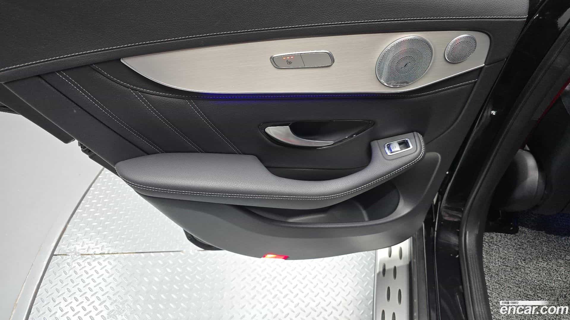 GLC-Class Mercedes-Benz 2020.6-INNER-035
