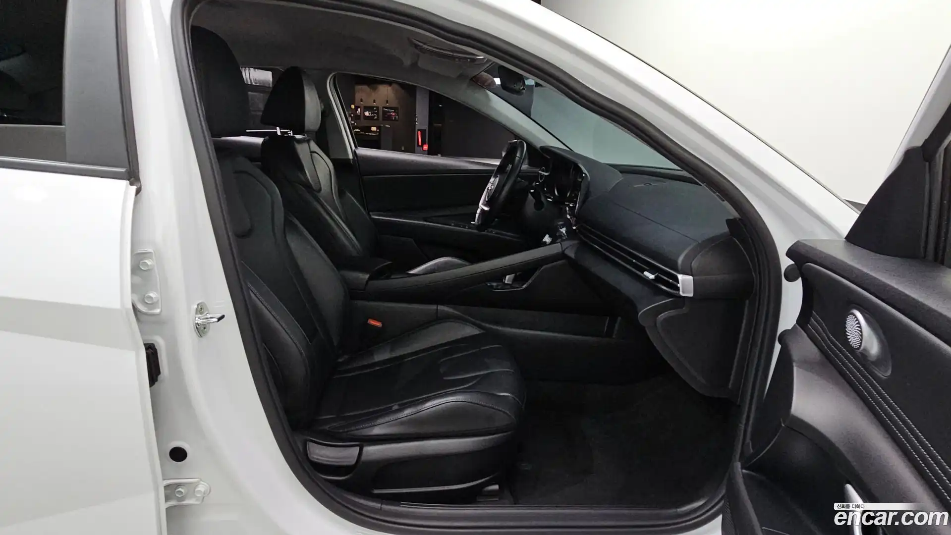 AVANTE Hyundai 2022.5-OPTION-016
