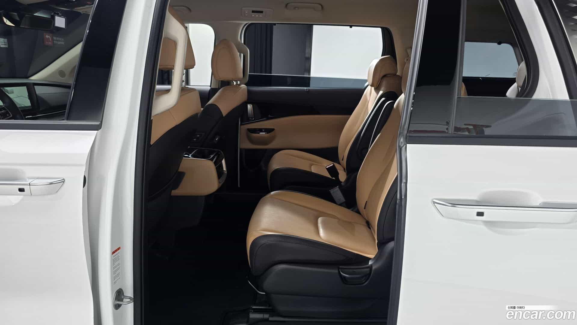 Canival Kia 2023.8-OPTION-016