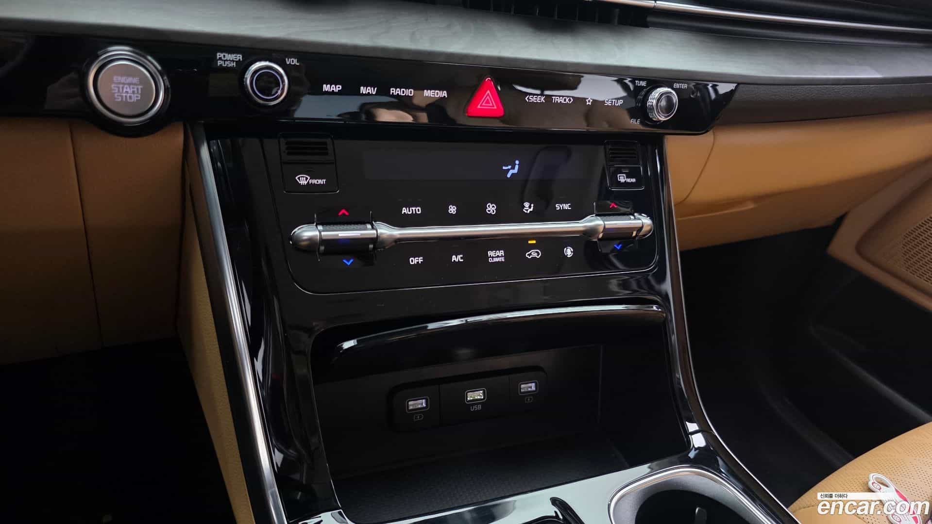 Canival Kia 2023.8-OPTION-024