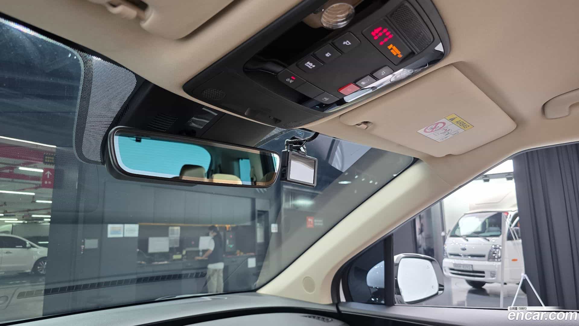 Canival Kia 2023.8-OPTION-044
