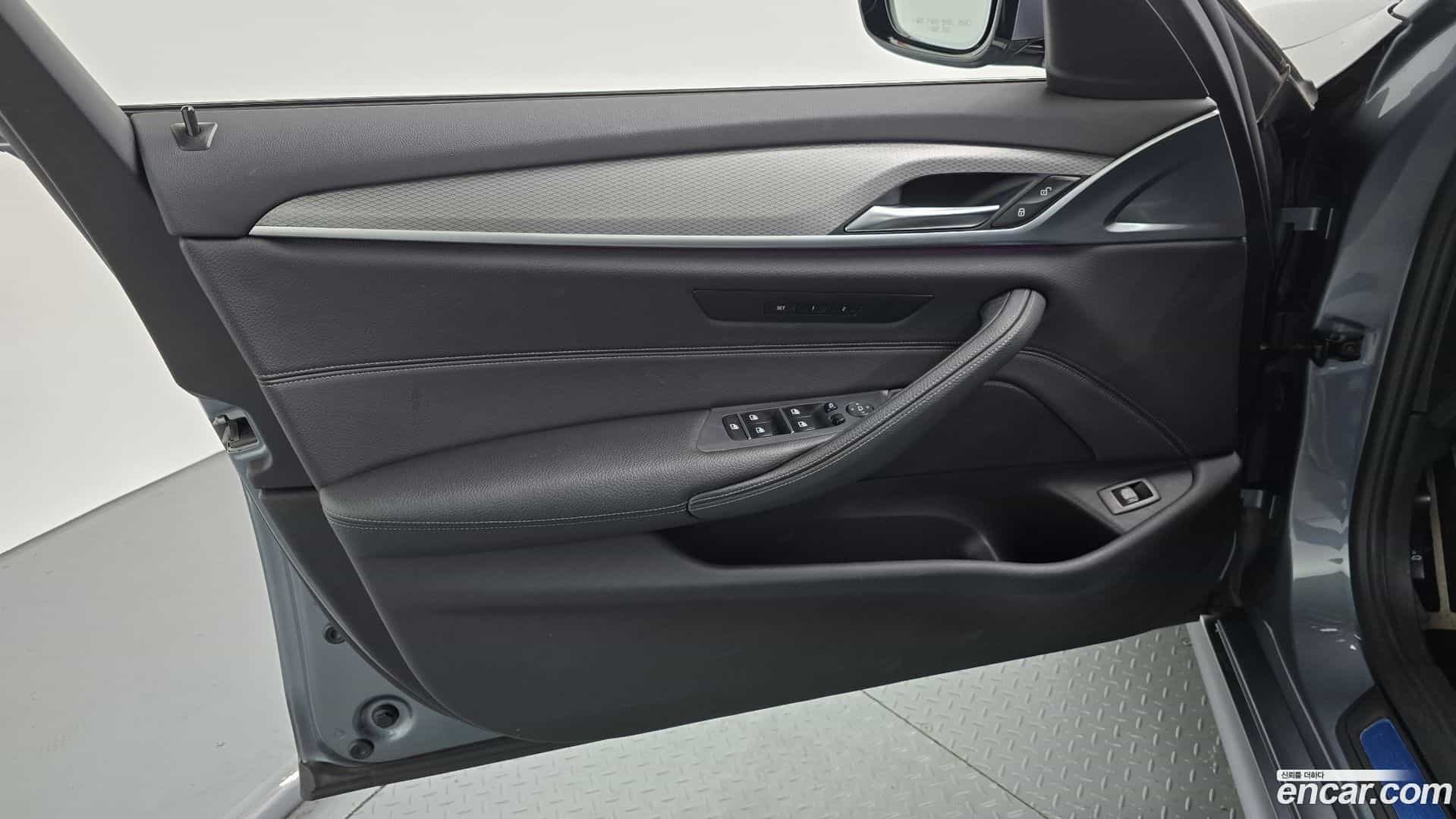 5-Series BMW 2017.10-INNER-034