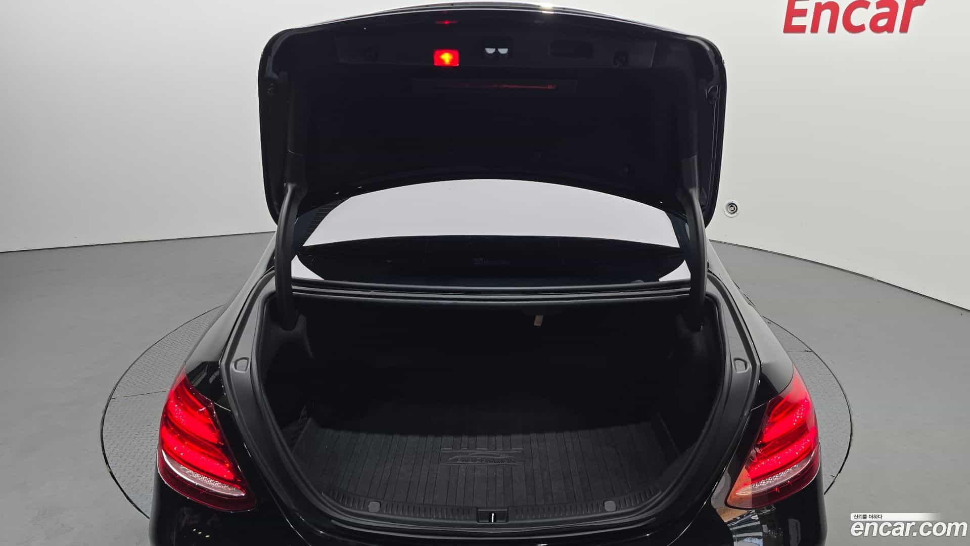 E-Class Mercedes-Benz 2018.2-OPTION-024