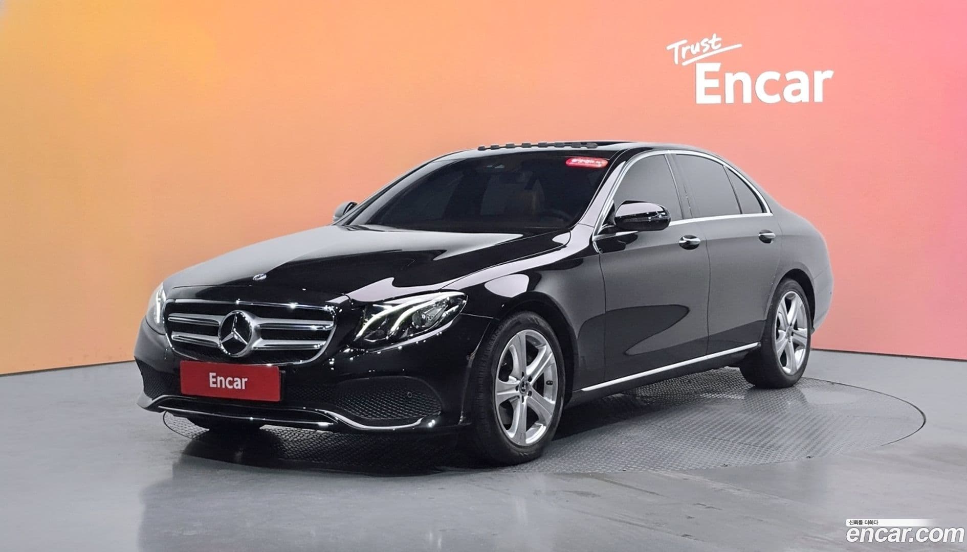 Main__Slider__Photo:E-Class Mercedes-Benz 2018.2-0