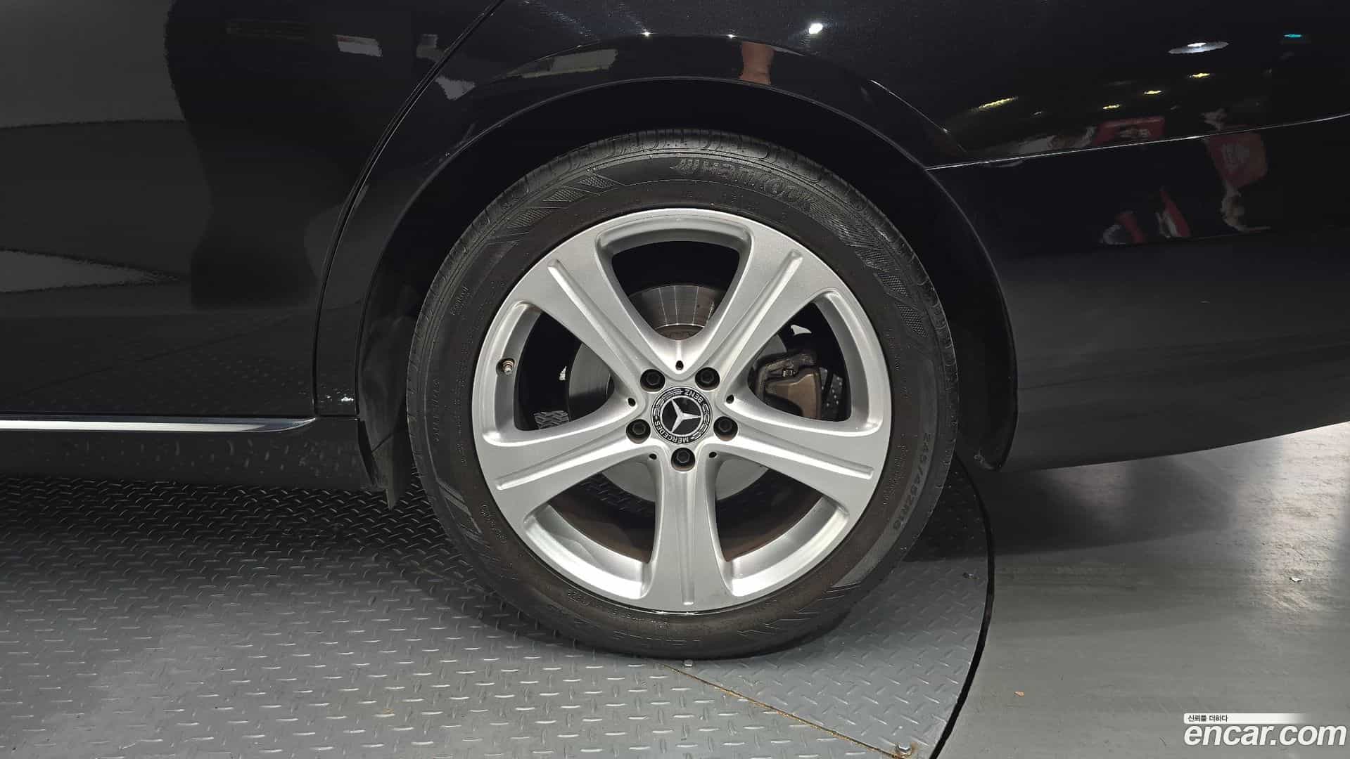 E-Class Mercedes-Benz 2018.2-OUTER-031