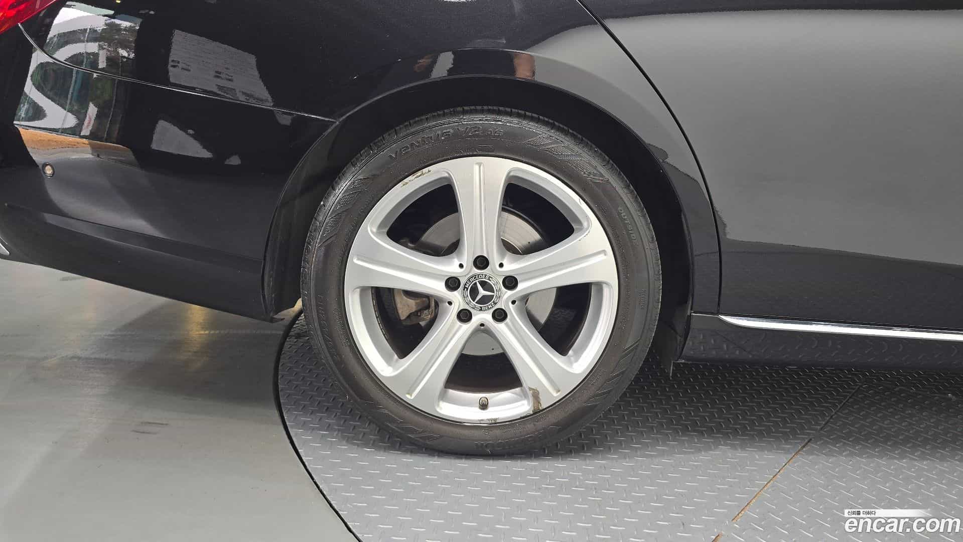 E-Class Mercedes-Benz 2018.2-OPTION-043