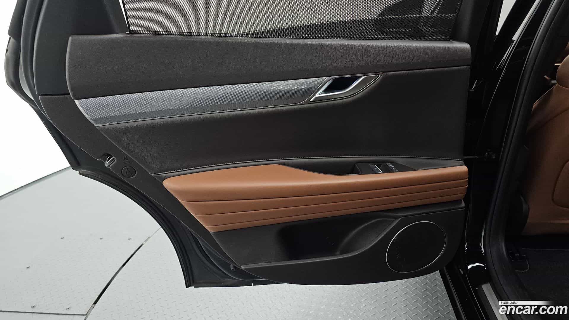 G80 Genesis 2022.1-INNER-035