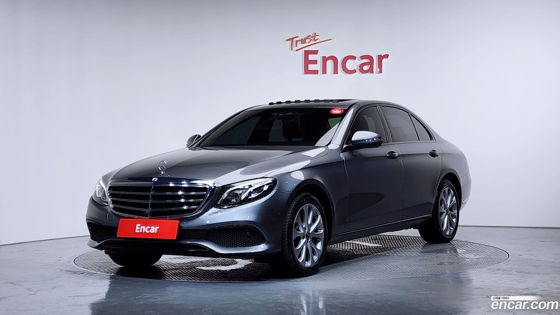 Main__Slider__Photo:E-Class Mercedes-Benz 2018.4-0