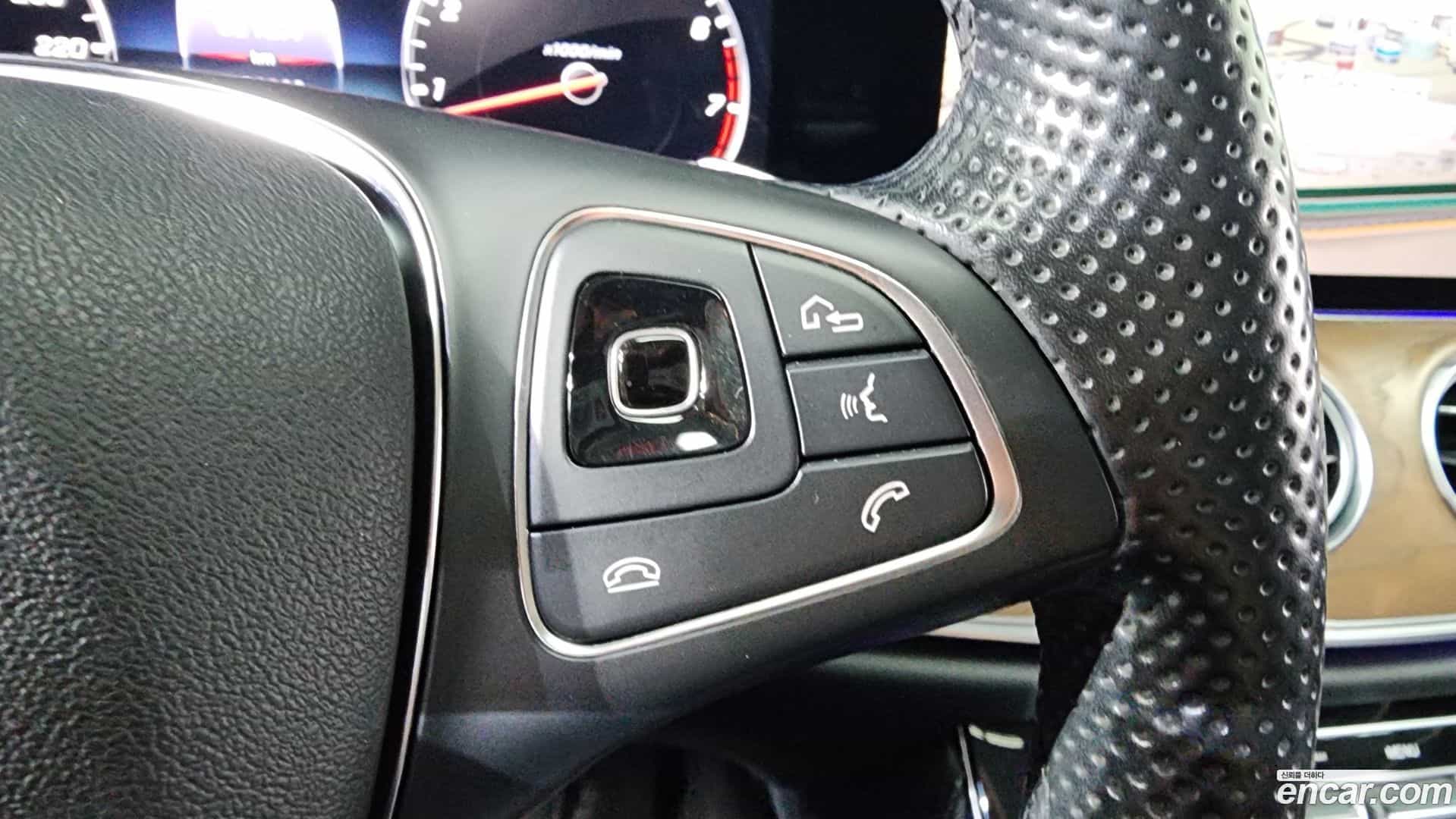 E-Class Mercedes-Benz 2018.4-OPTION-020