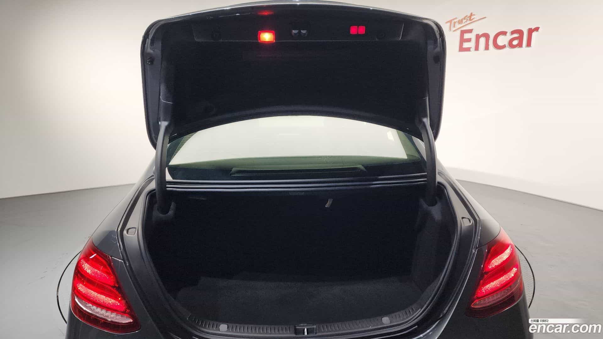 E-Class Mercedes-Benz 2018.4-OPTION-024