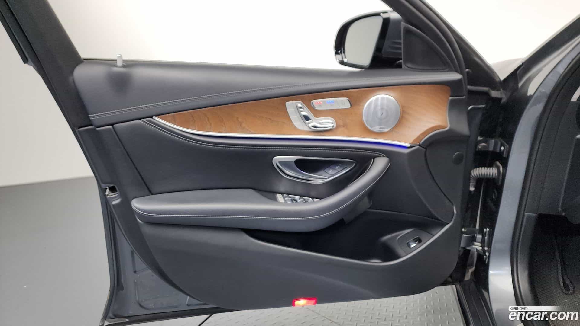 E-Class Mercedes-Benz 2018.4-OPTION-040