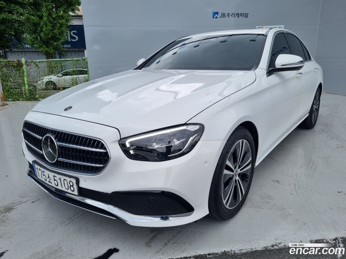 Main__Slider__Photo:E-Class Mercedes-Benz 2021.6-0