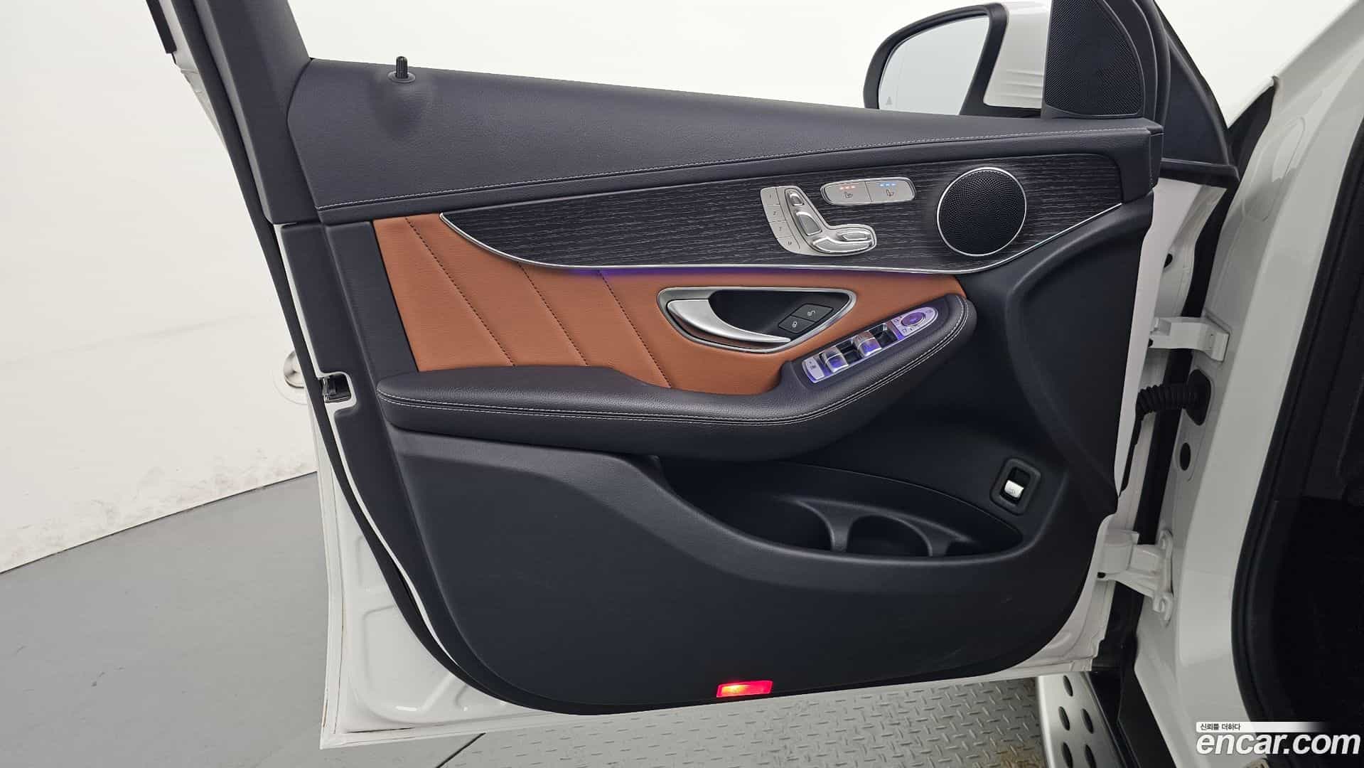 GLC-Class Mercedes-Benz 2023.3-INNER-034