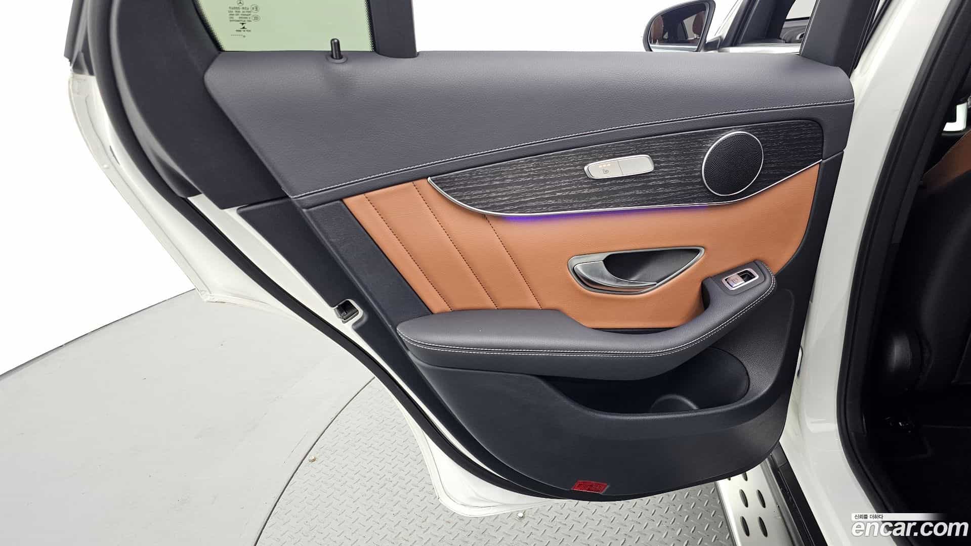 GLC-Class Mercedes-Benz 2023.3-INNER-035