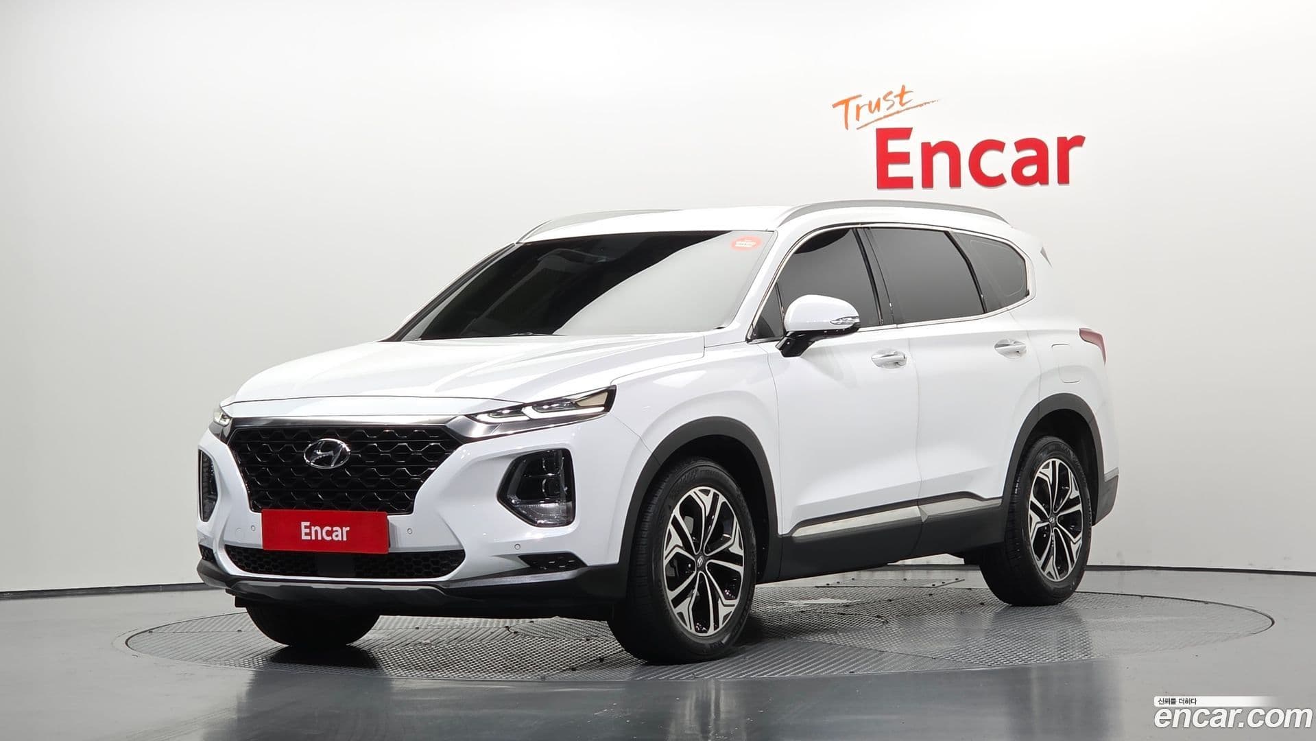 Main__Slider__Photo:Santafe Hyundai 2018.3-0
