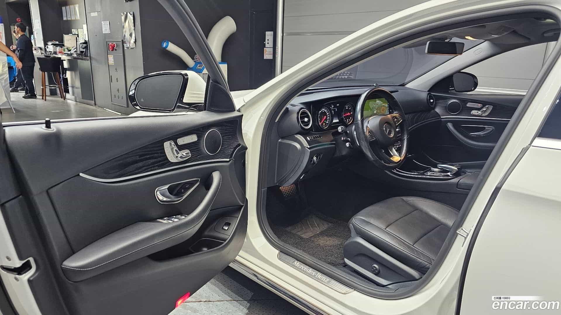 E-Class Mercedes-Benz 2018.2-INNER-010