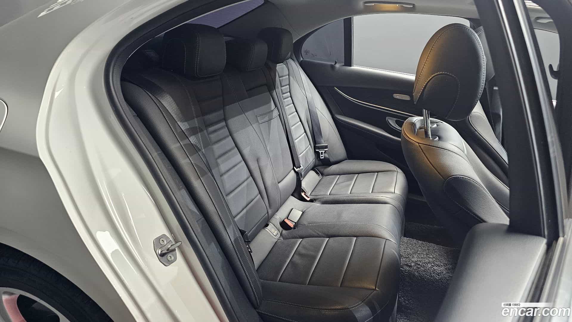 E-Class Mercedes-Benz 2018.2-OPTION-015