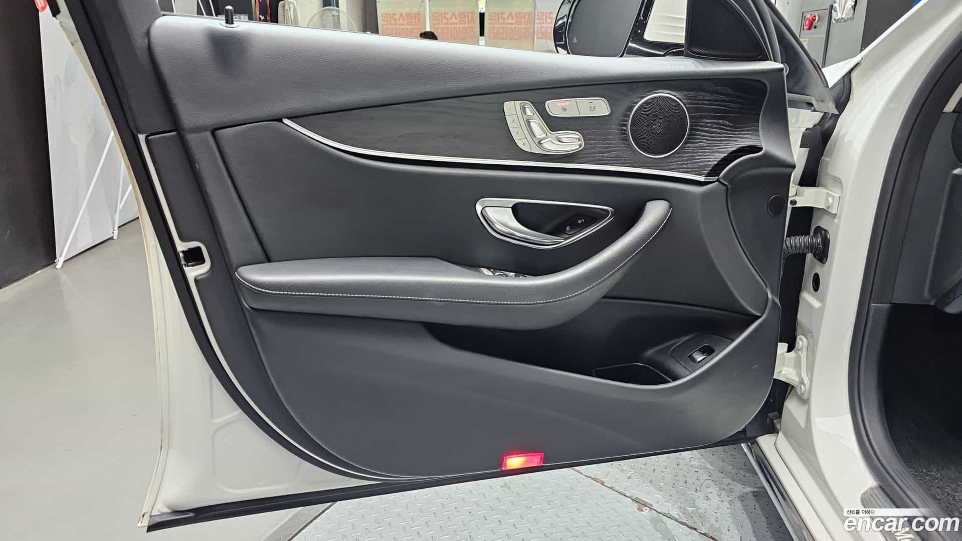 E-Class Mercedes-Benz 2018.2-INNER-034