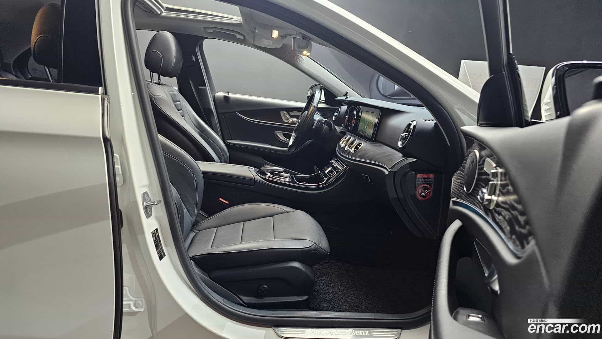 E-Class Mercedes-Benz 2018.2-INNER-036