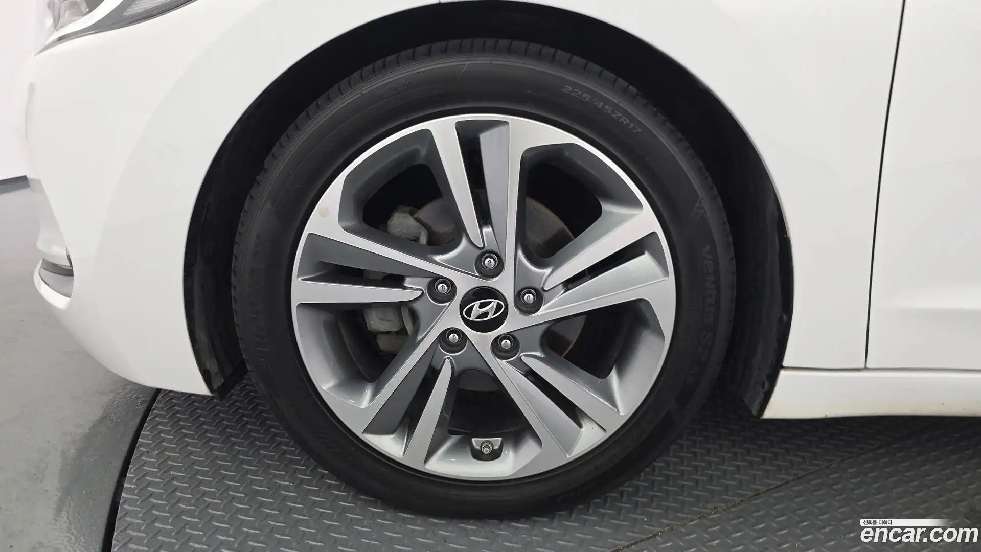 AVANTE Hyundai 2017.0-OUTER-005