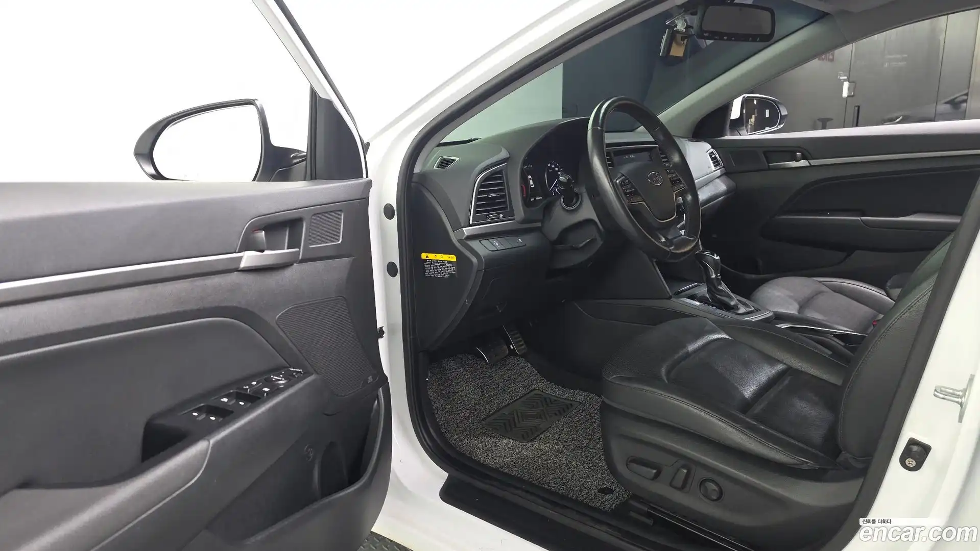 AVANTE Hyundai 2017.0-INNER-010