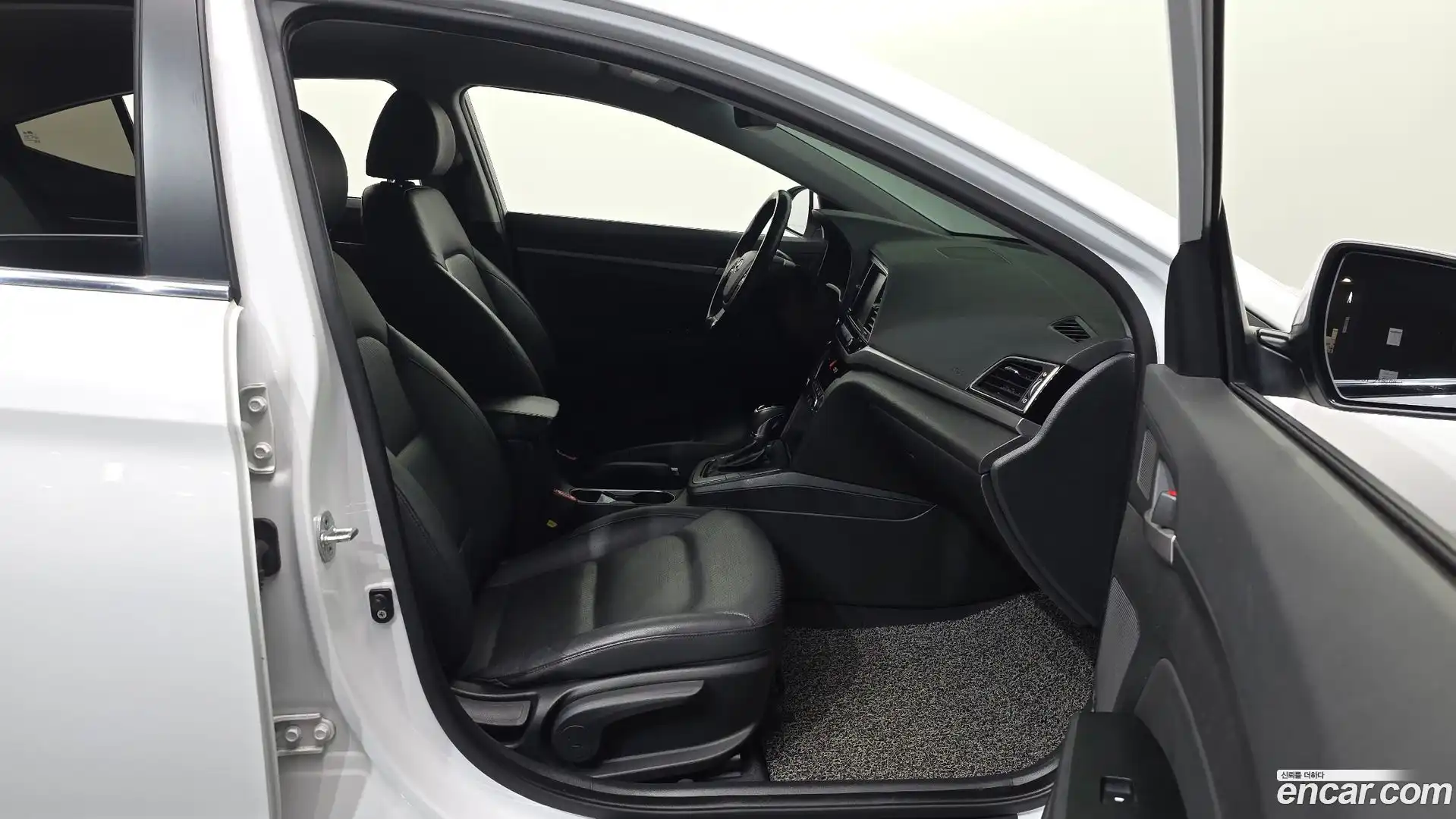 AVANTE Hyundai 2017.0-OPTION-015