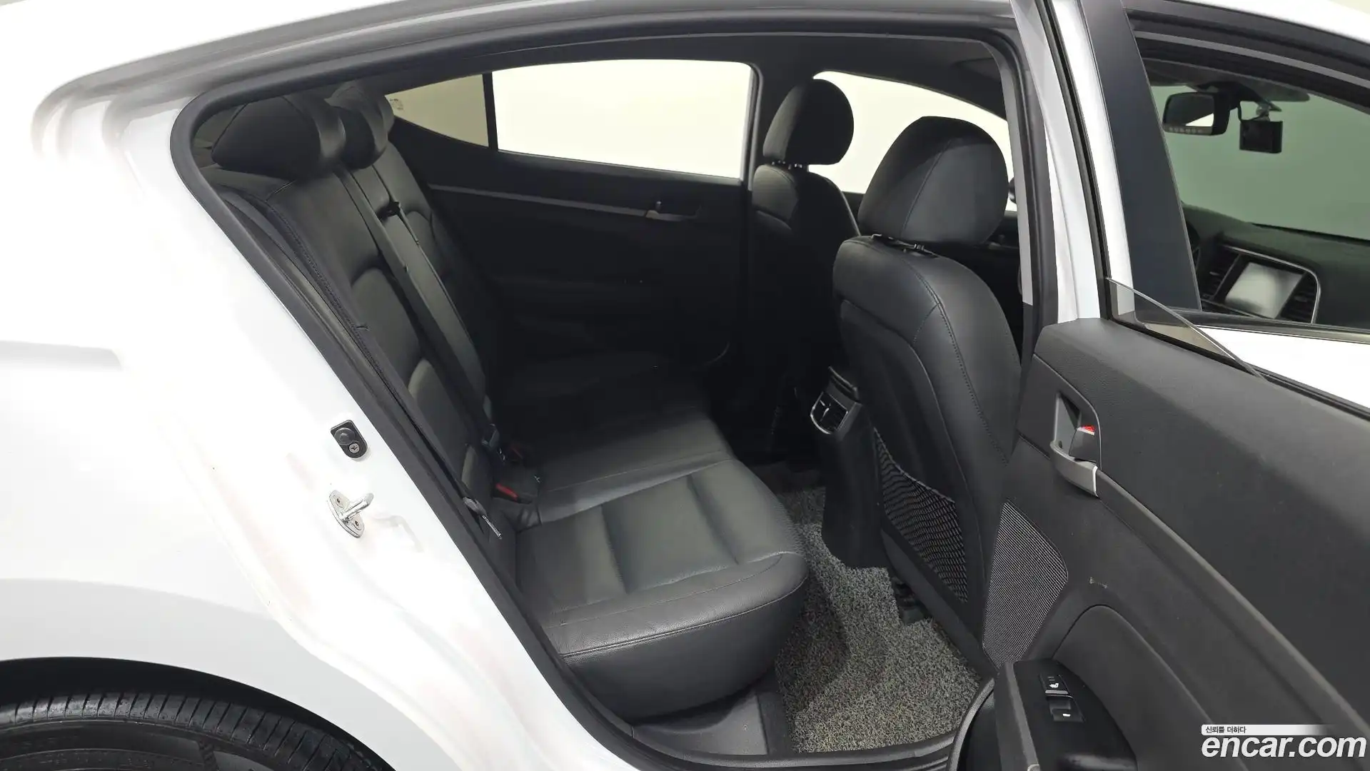 AVANTE Hyundai 2017.0-OPTION-016