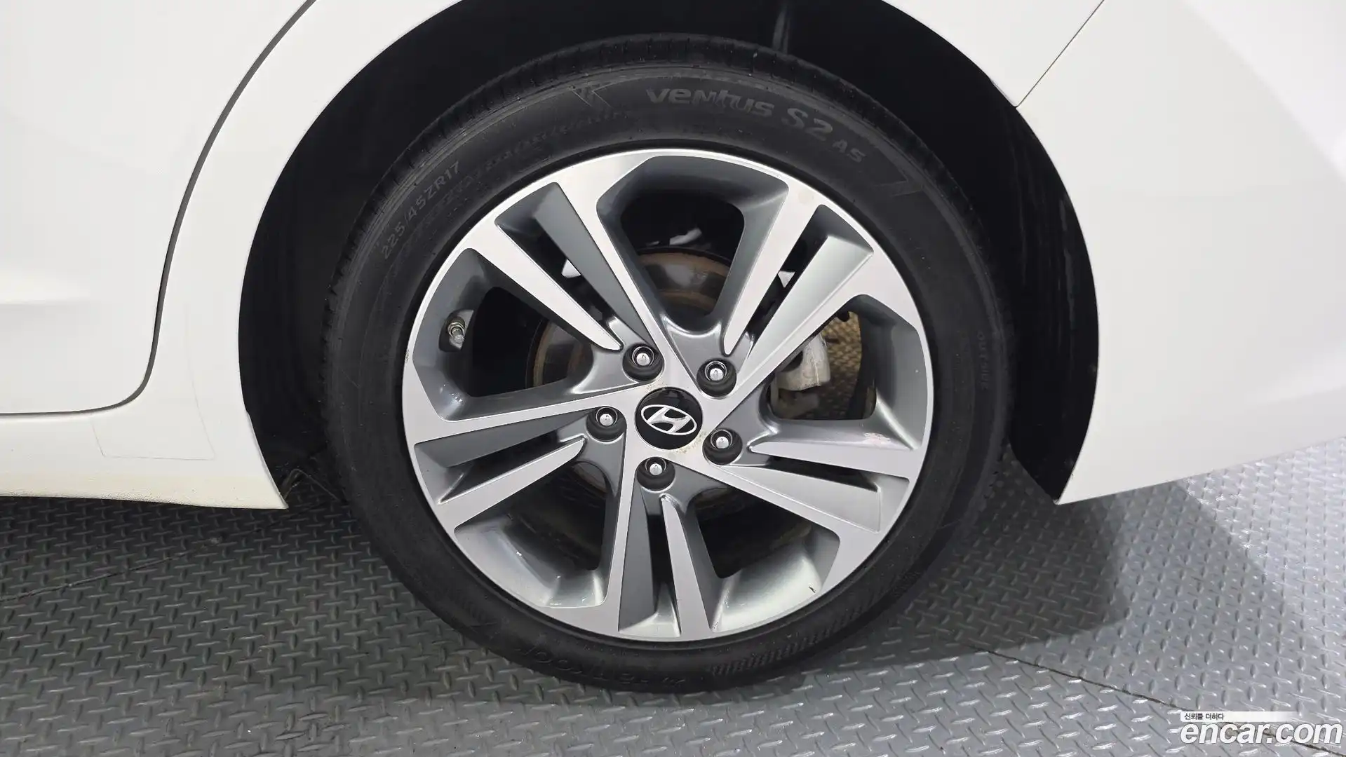 AVANTE Hyundai 2017.0-OUTER-031
