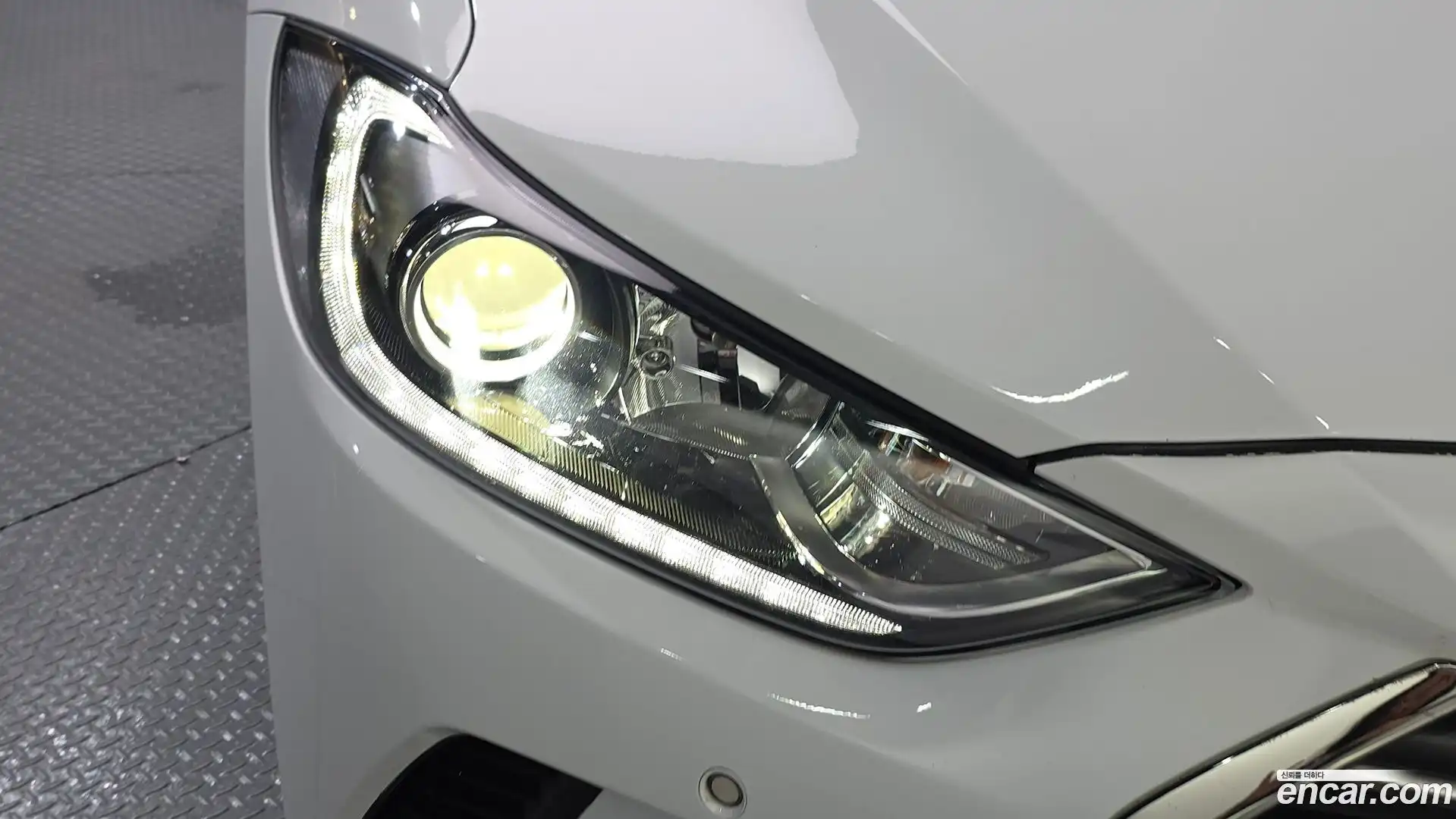 AVANTE Hyundai 2017.0-OUTER-032