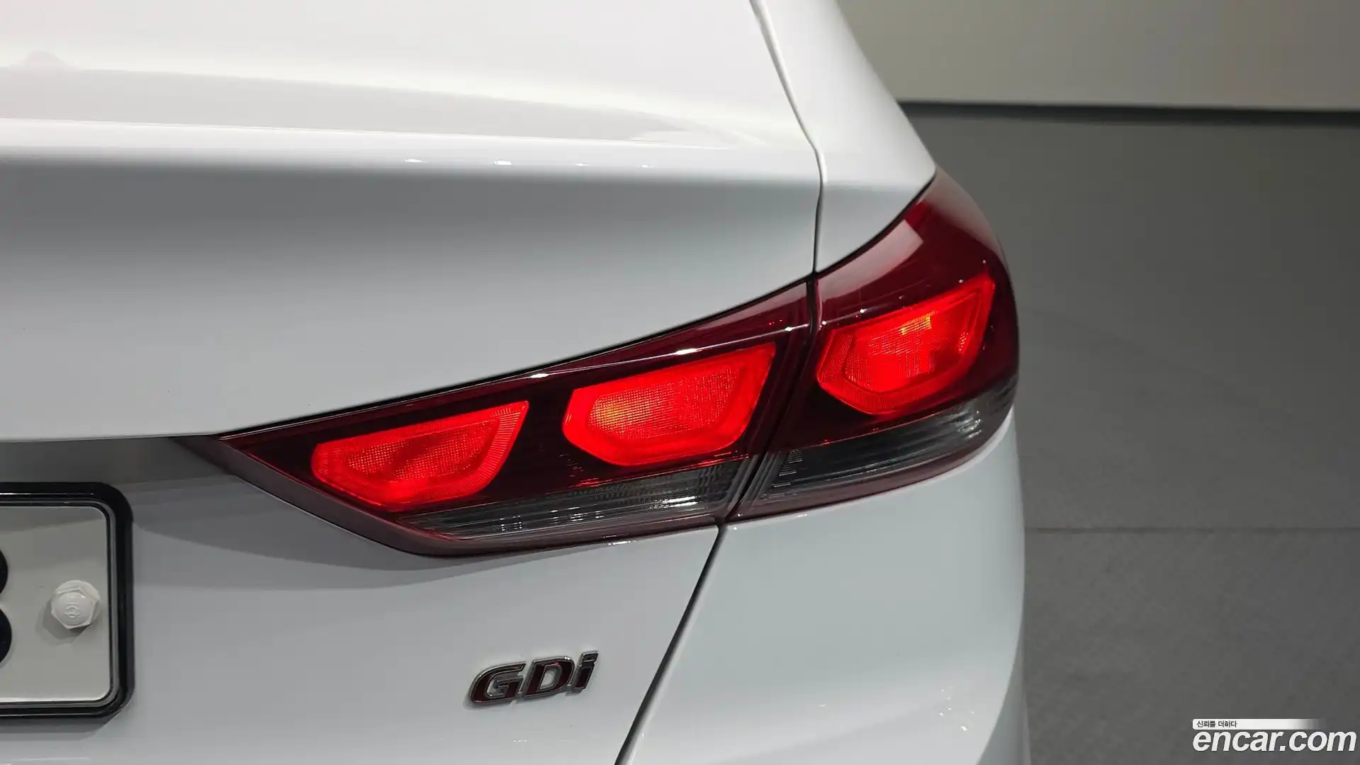AVANTE Hyundai 2017.0-OUTER-033