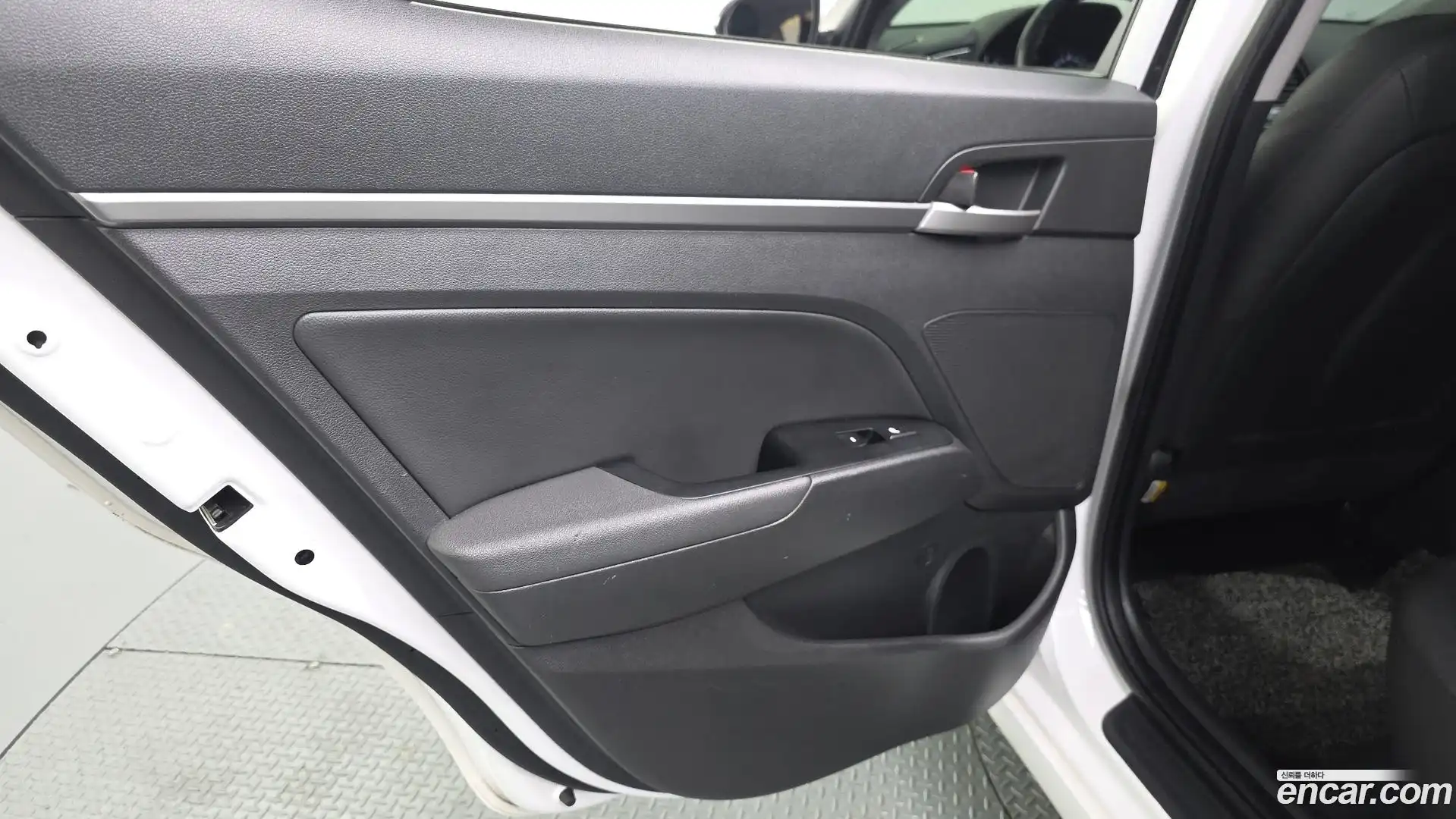 AVANTE Hyundai 2017.0-INNER-035
