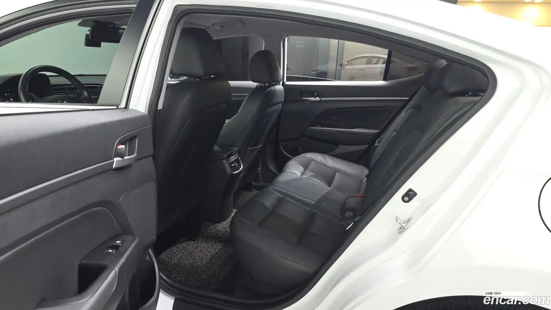 AVANTE Hyundai 2017.0-INNER-036