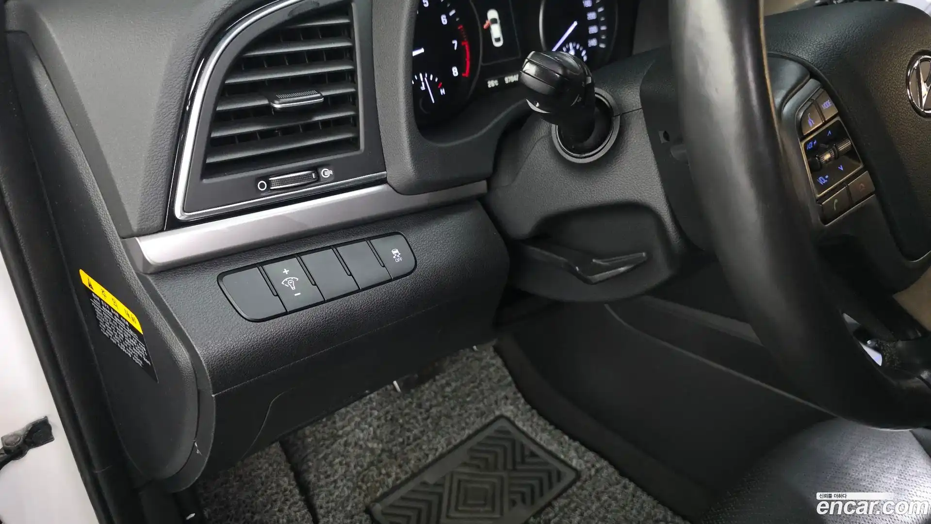 AVANTE Hyundai 2017.0-OPTION-042