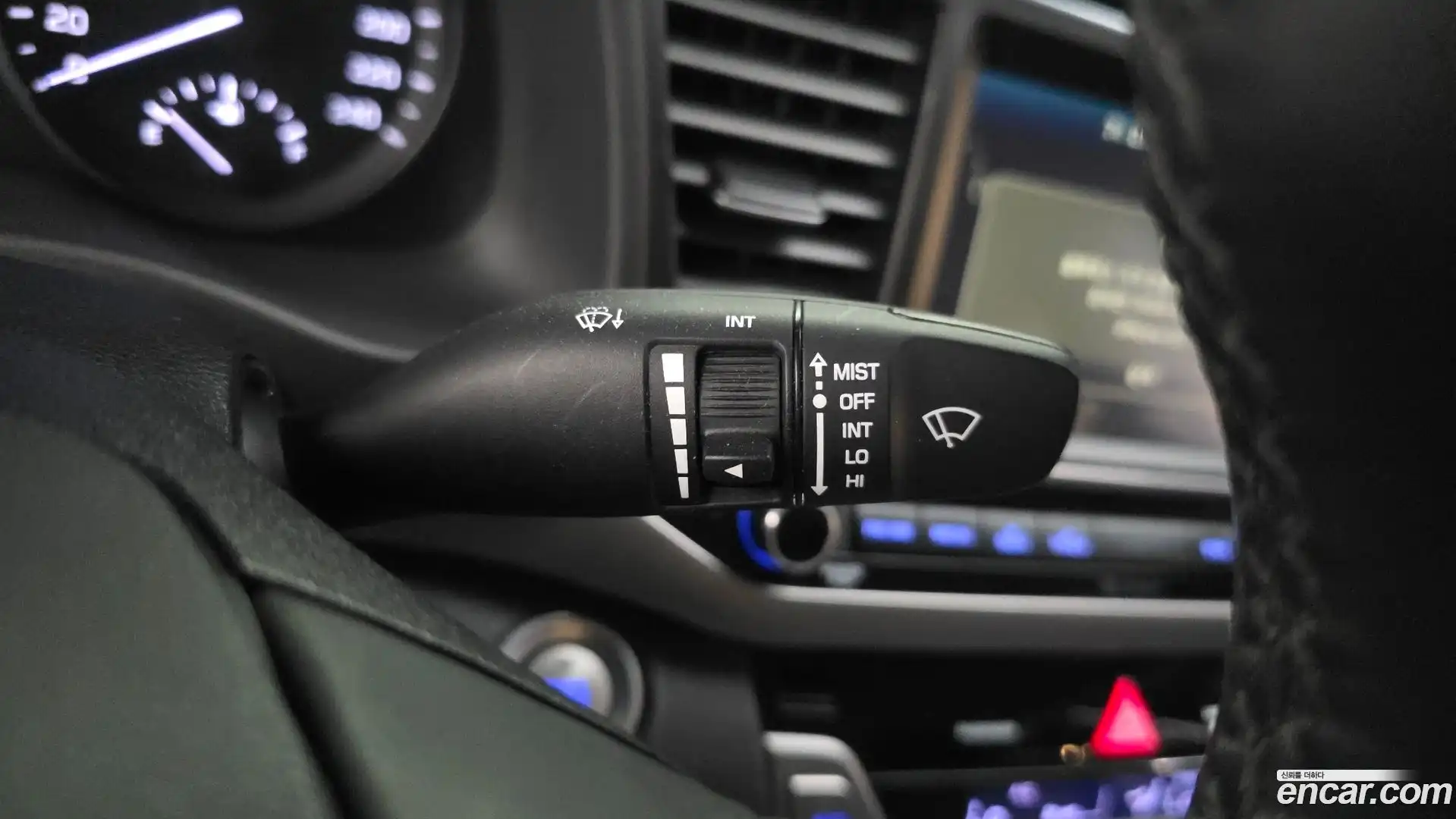 AVANTE Hyundai 2017.0-OPTION-043