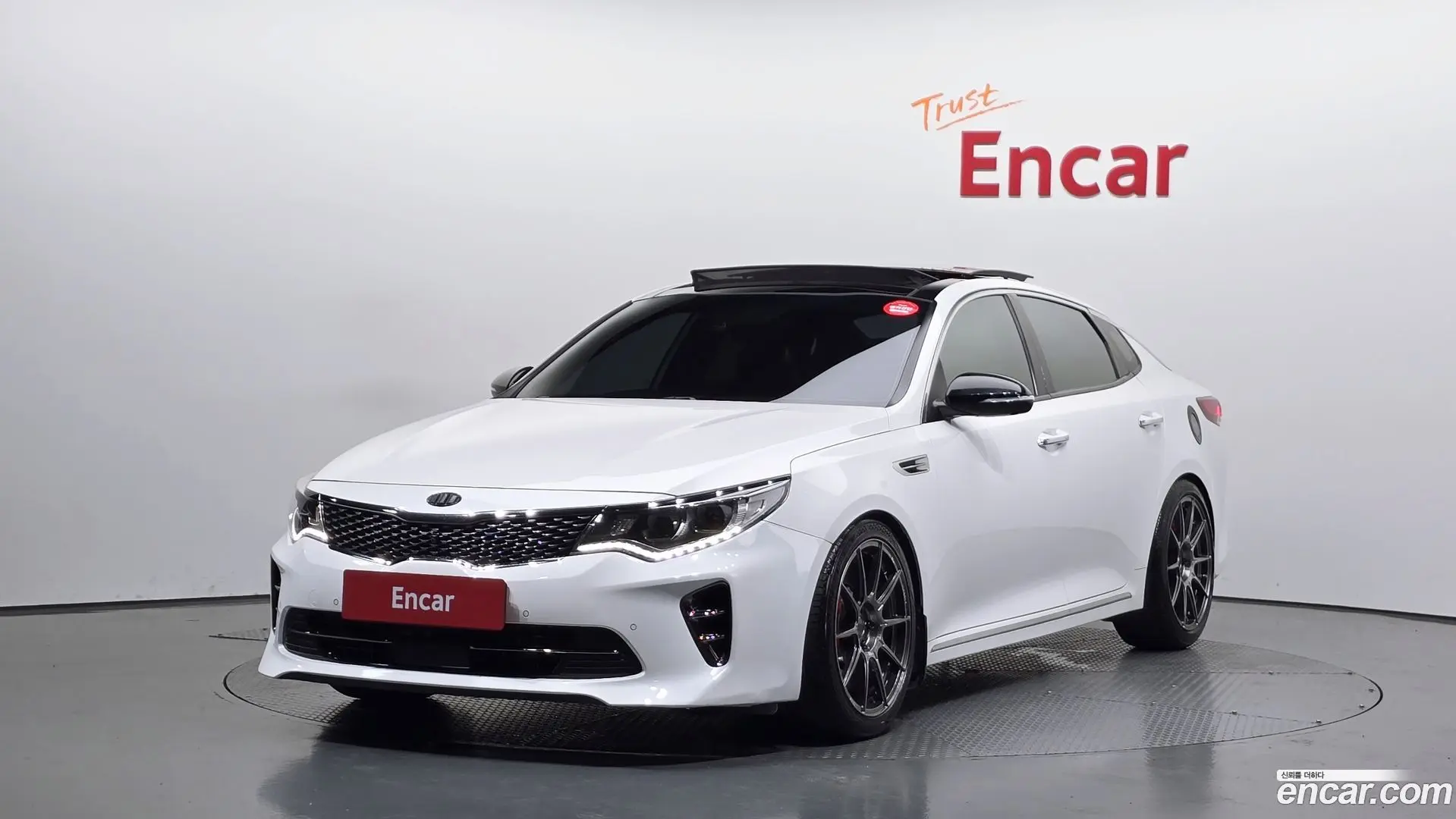 Main__Slider__Photo:K5 Kia 2017.4-0