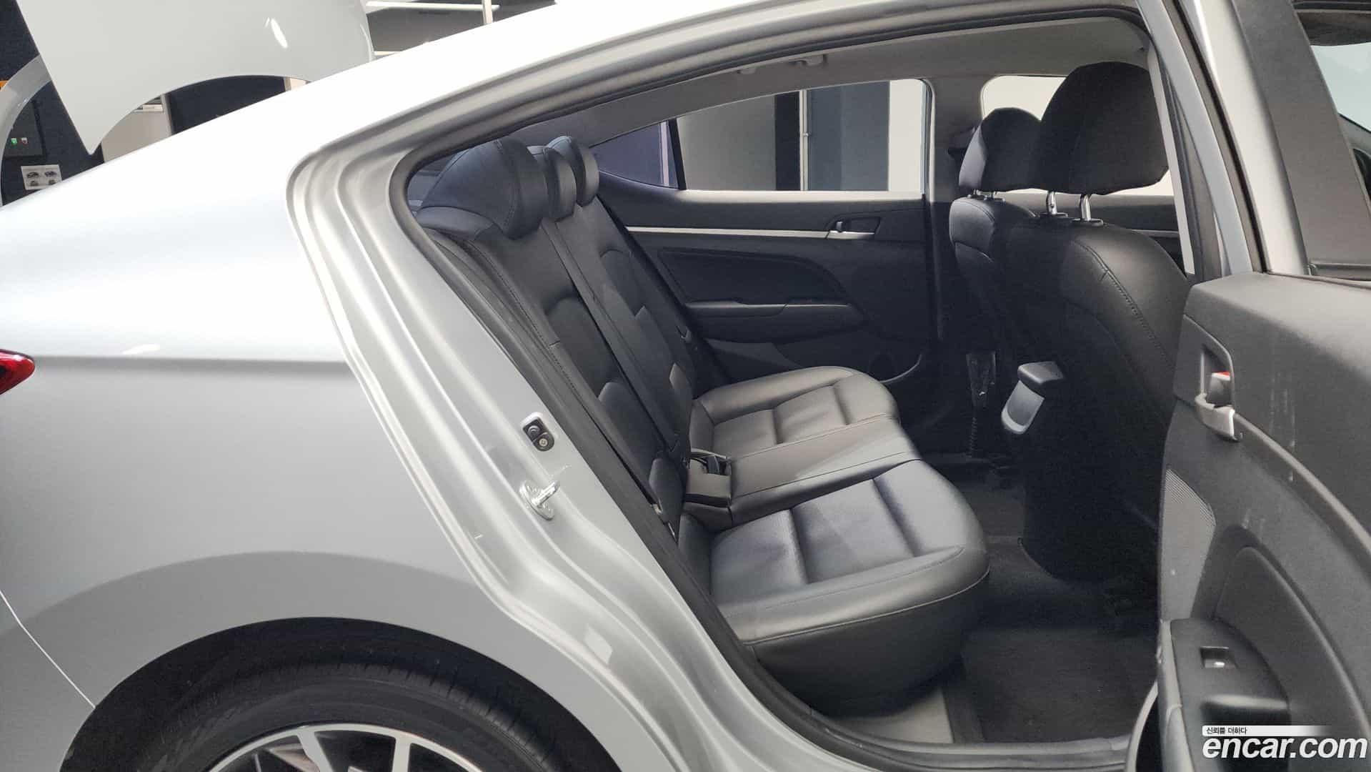 AVANTE Hyundai 2019.7-OPTION-015