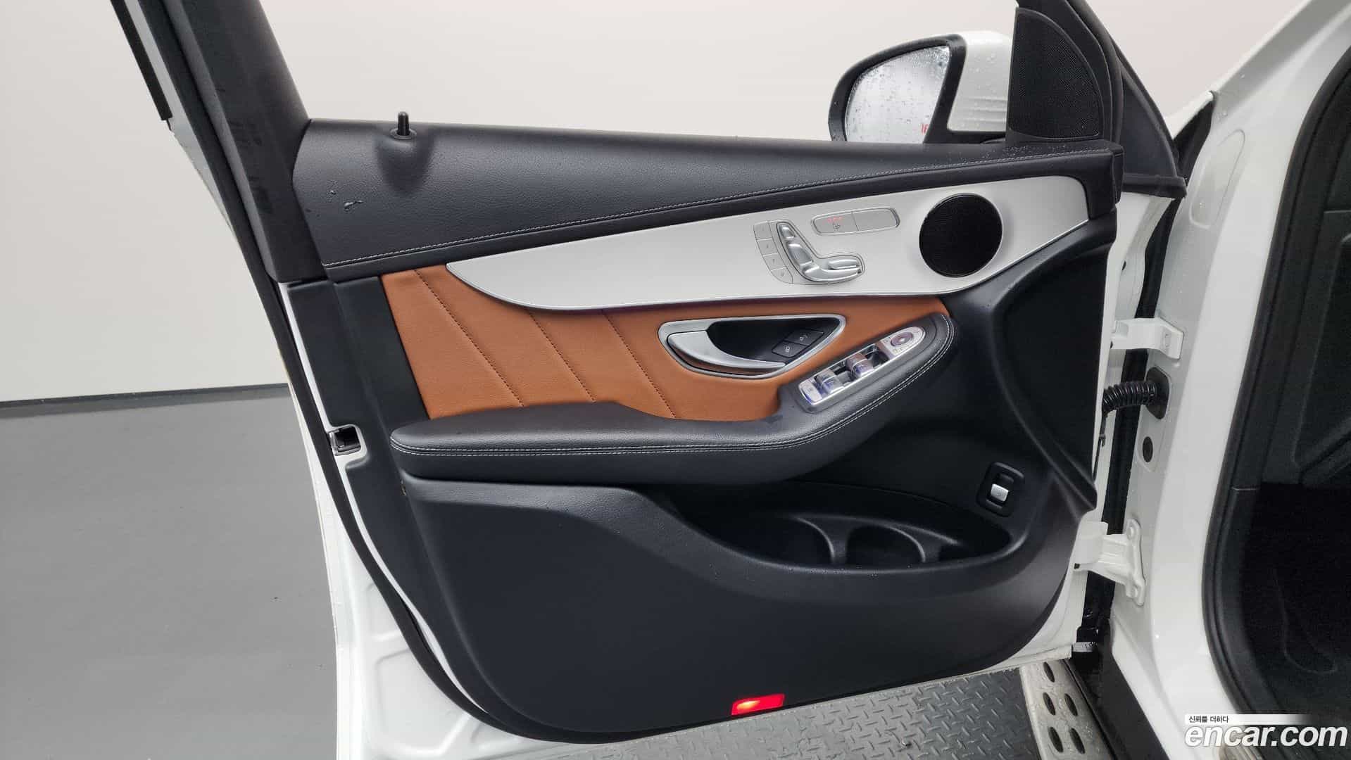 GLC-Class Mercedes-Benz 2023.3-INNER-034