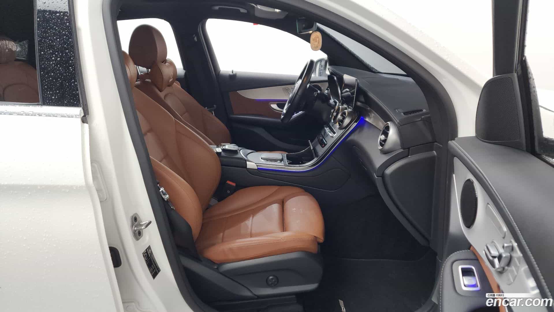 GLC-Class Mercedes-Benz 2023.3-INNER-036