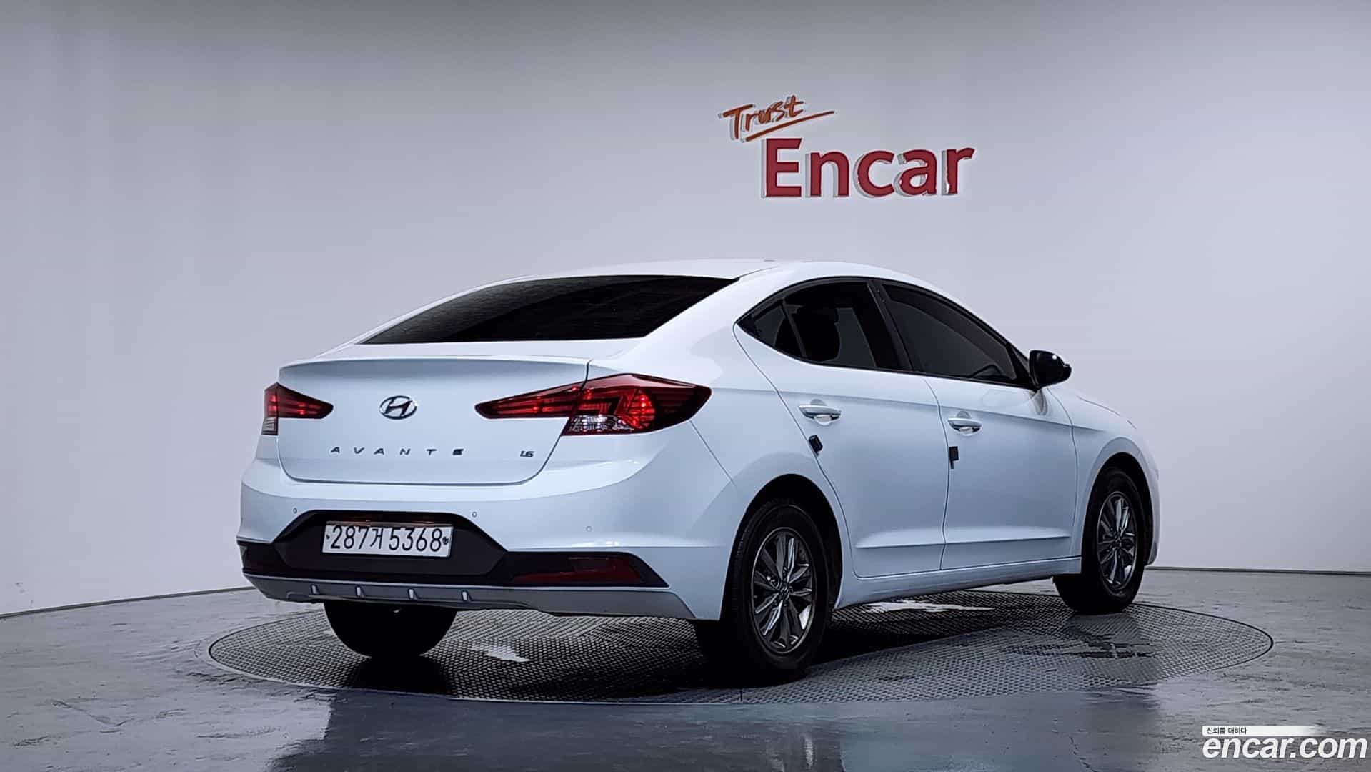 AVANTE Hyundai 2019.6-OUTER-002